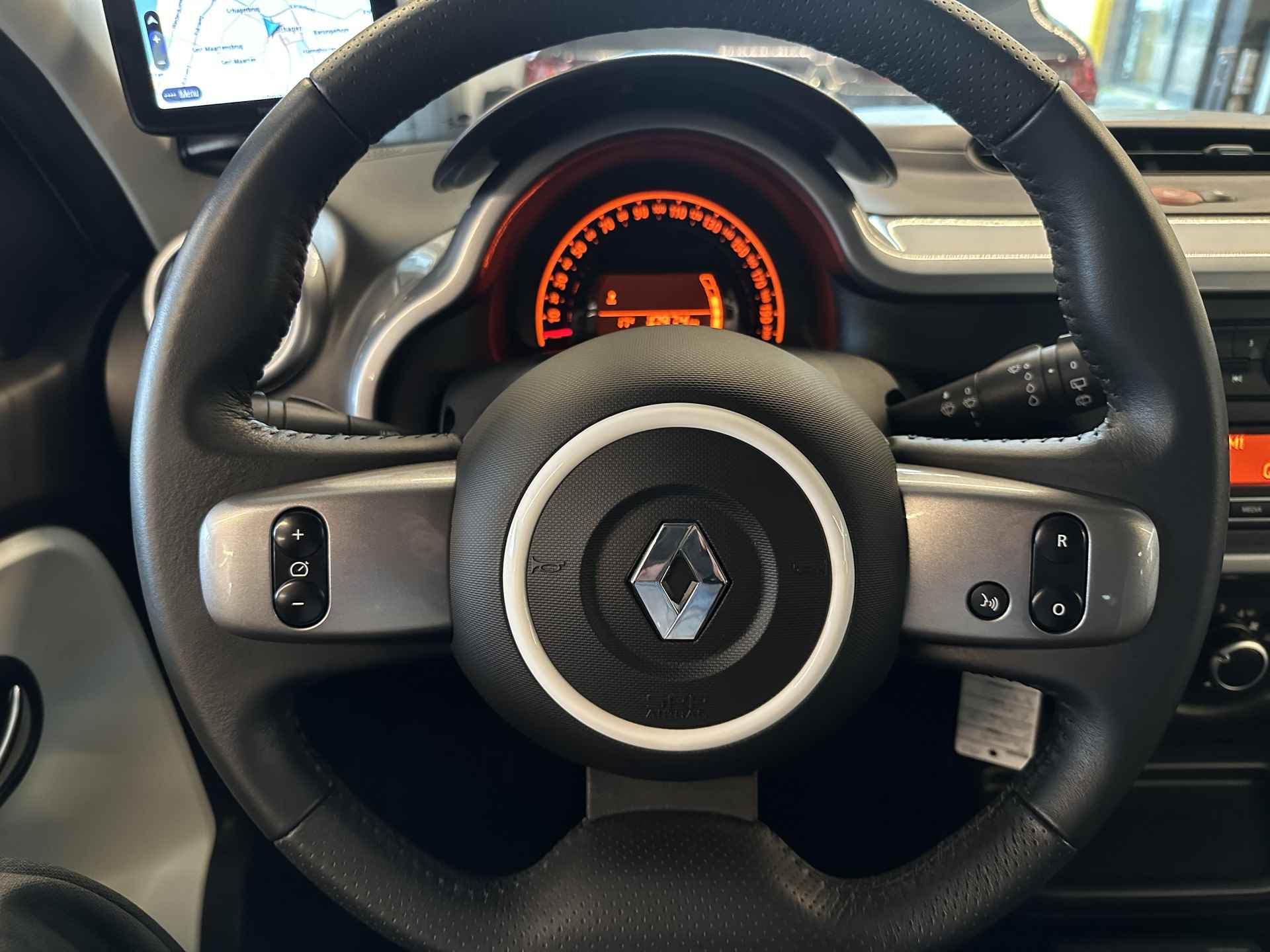 Renault Twingo 1.0 SCe 70 Limited | weinig km's! | parkeersensor | privacy glas | navigatie | cruise control | tijdelijk gratis Top Afleverpakket twv Eur 695 - 18/31