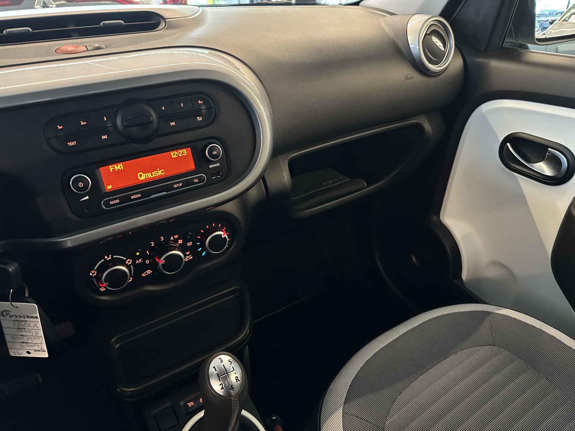 Renault Twingo 1.0 SCe 70 Limited | weinig km's! | parkeersensor | privacy glas | navigatie | cruise control | tijdelijk gratis Top Afleverpakket twv Eur 695 - 23/31