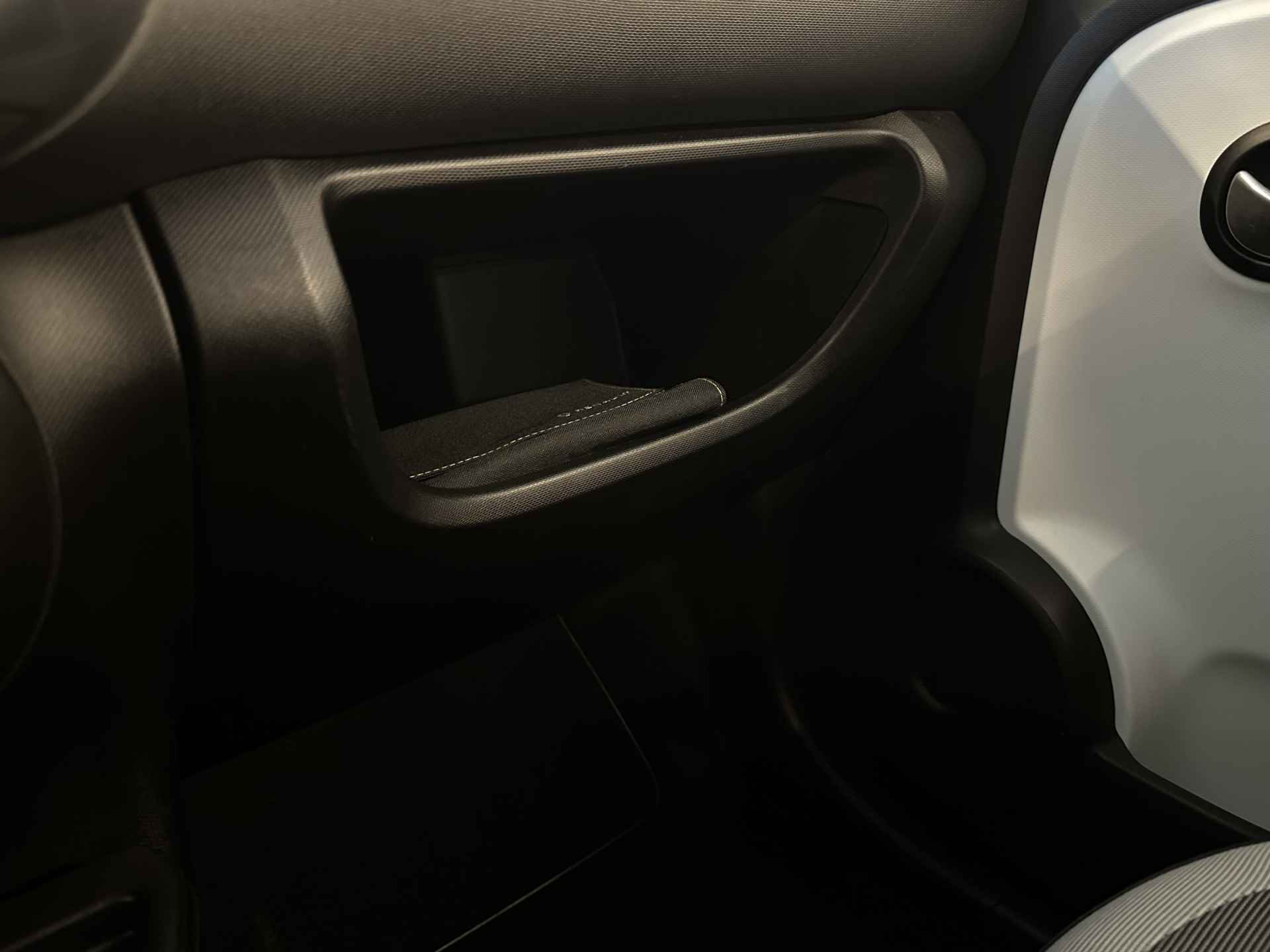 Renault Twingo 1.0 SCe 70 Limited | weinig km's! | parkeersensor | privacy glas | navigatie | cruise control | tijdelijk gratis Top Afleverpakket twv Eur 695 - 29/31