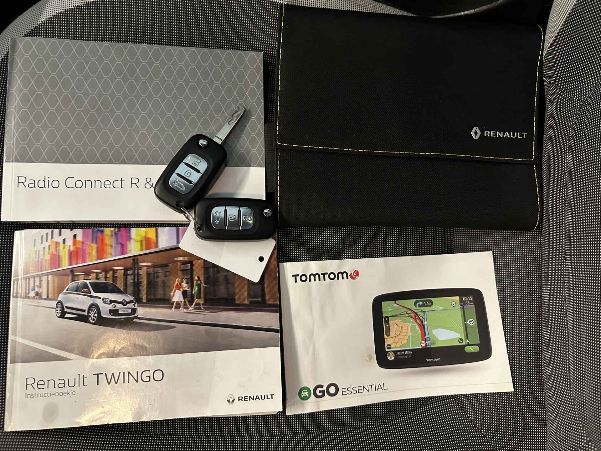 Renault Twingo 1.0 SCe 70 Limited | weinig km's! | parkeersensor | privacy glas | navigatie | cruise control | tijdelijk gratis Top Afleverpakket twv Eur 695 - 30/31