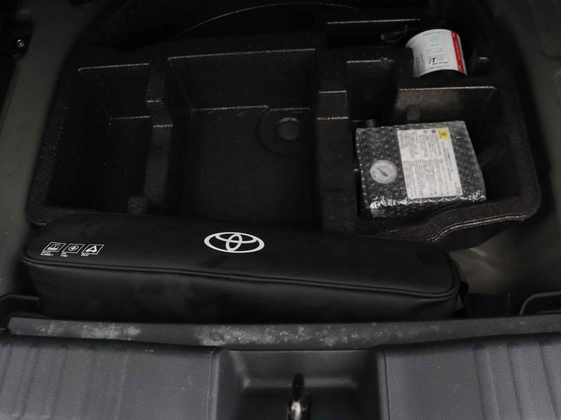 Toyota Yaris Cross 1.5 Hybrid Adventure Limited | Cloud Navigatie | Stoelverwarming | Pakeersensoren | LM Tilburg 02-12 - 40/46