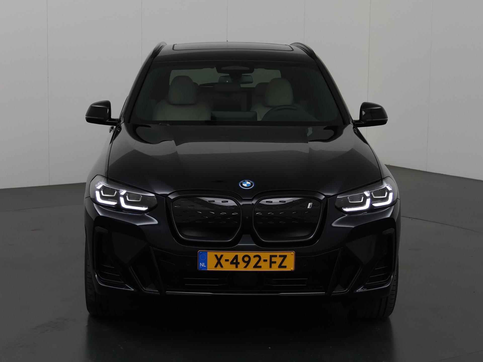 BMW iX3 High Executive 80 kWh M Sport | Trekhaak | Navigatie | Parkeercamera | Stoelverwarming | Keyless Go | Panormadak | Sportstoelen | - 4/54