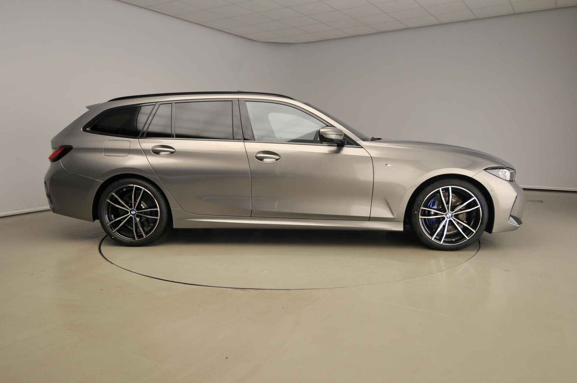 BMW 3 Serie Touring 330d | M-Sportpakket | LED | Leder | HUD | Schuifdak | Trekhaak | Elektr. zetels | DAB | Harman-kardon sound | Alu 19 inch - 5/57