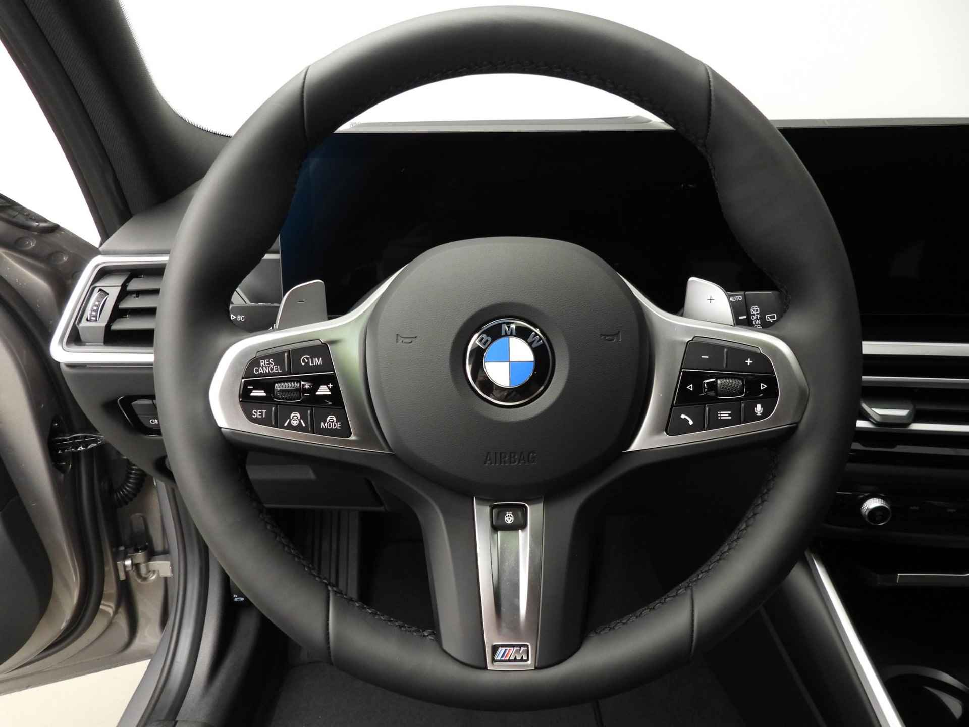 BMW 3 Serie Touring 330d | M-Sportpakket | LED | Leder | HUD | Schuifdak | Trekhaak | Elektr. zetels | DAB | Harman-kardon sound | Alu 19 inch - 12/57