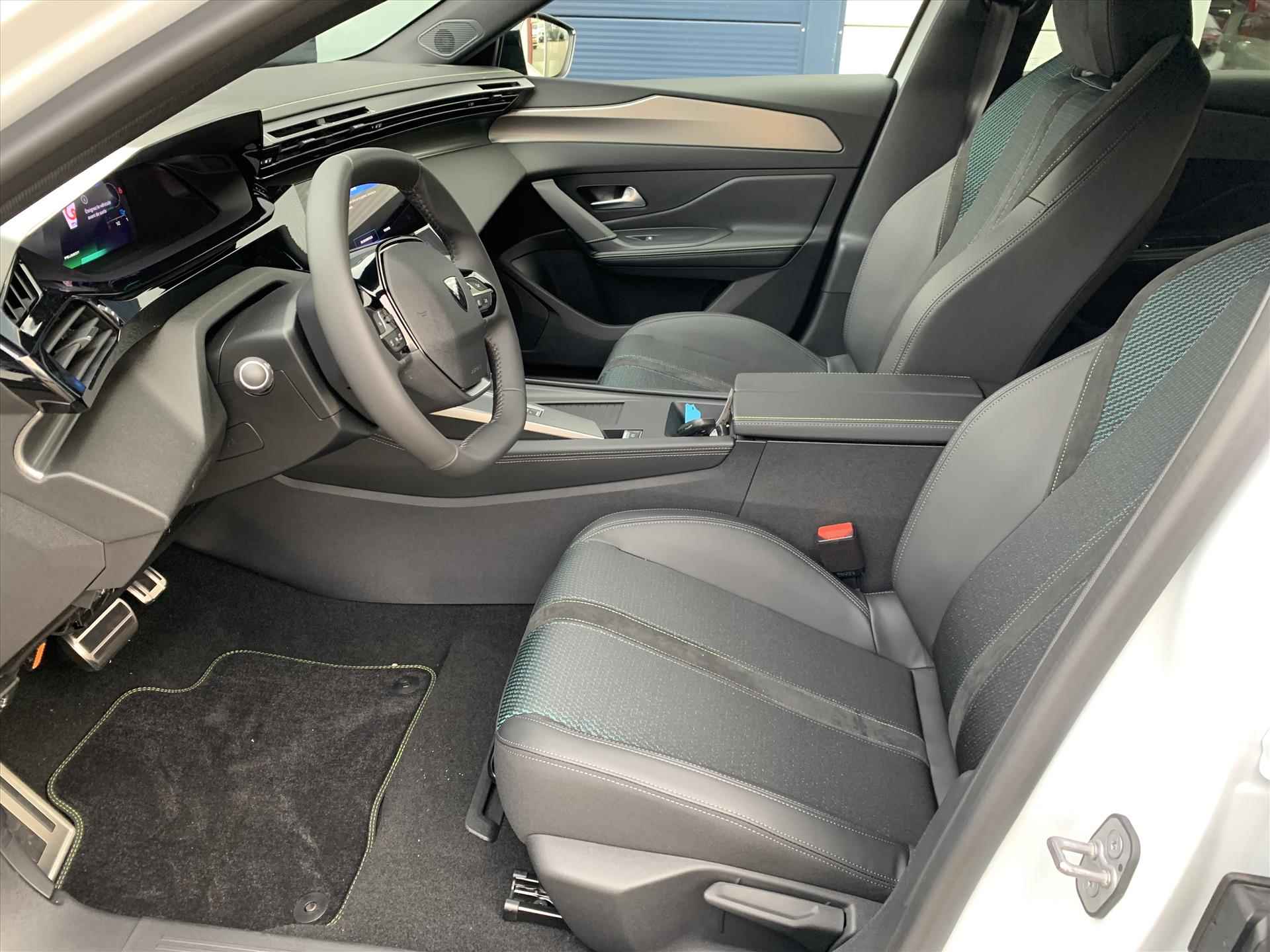 Peugeot 308 GT Elektrisch 54kWh 156pk | Stoel en stuurwiel verwarming | Navigatie | Clima | Parkeer-Camera | Draadloos Apple Carplay/Android Auto streeming - 7/47