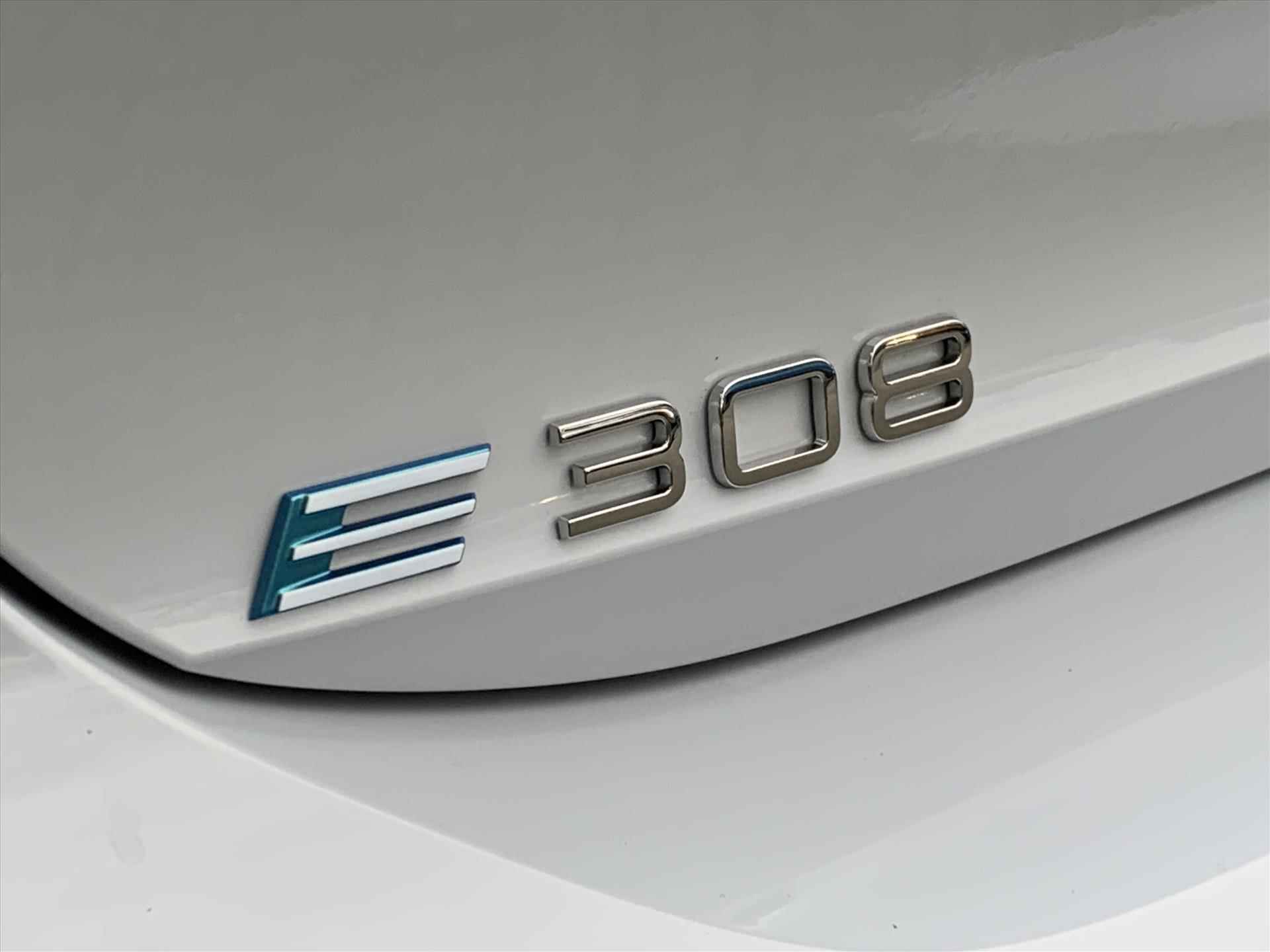 Peugeot 308 GT Elektrisch 54kWh 156pk | Stoel en stuurwiel verwarming | Navigatie | Clima | Parkeer-Camera | Draadloos Apple Carplay/Android Auto streeming - 9/47