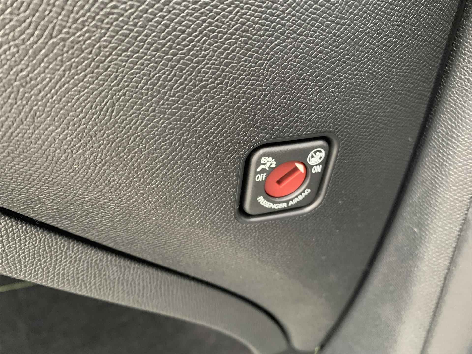 Peugeot 308 GT Elektrisch 54kWh 156pk | Stoel en stuurwiel verwarming | Navigatie | Clima | Parkeer-Camera | Draadloos Apple Carplay/Android Auto streeming - 33/47