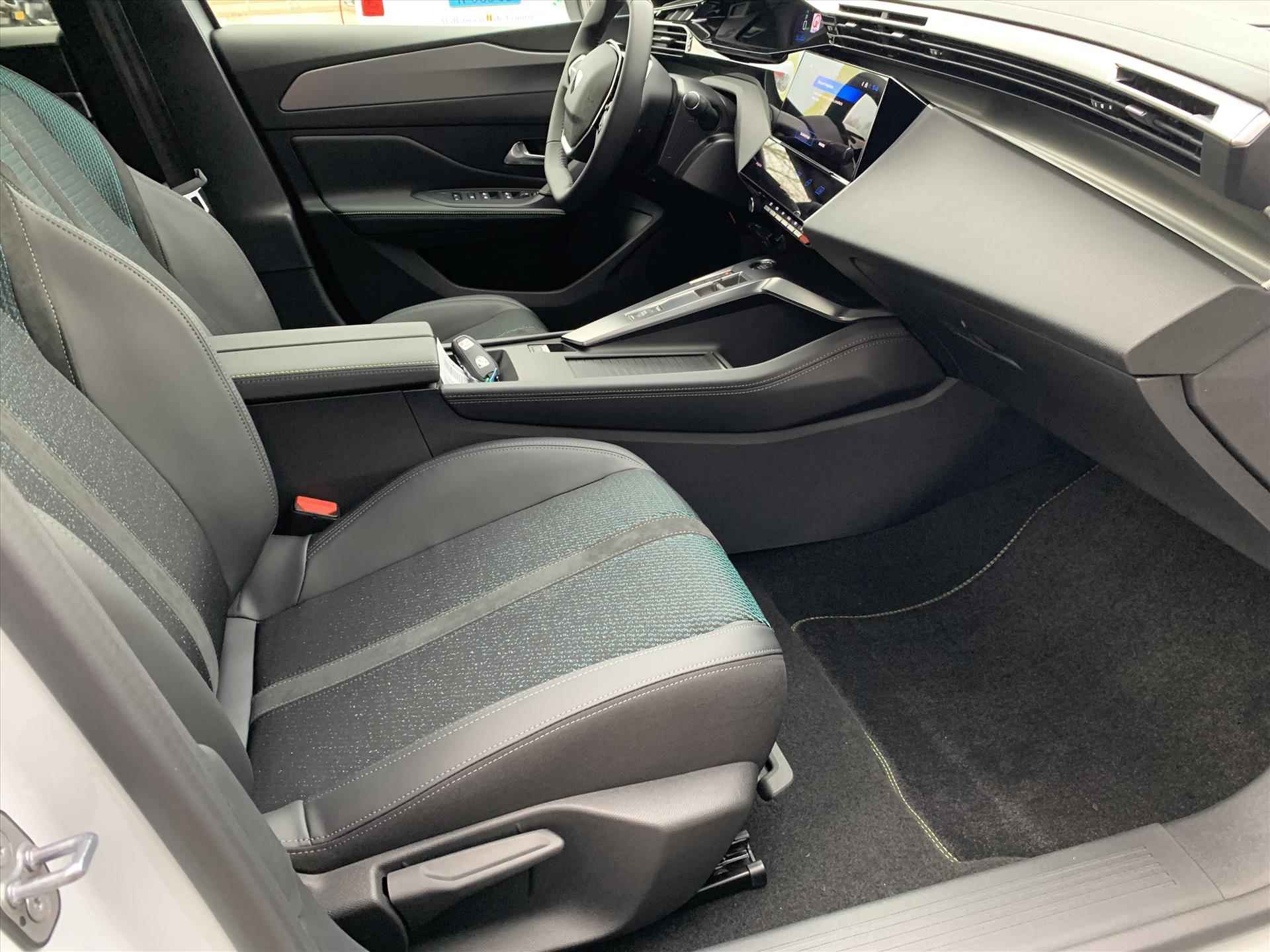 Peugeot 308 GT Elektrisch 54kWh 156pk | Stoel en stuurwiel verwarming | Navigatie | Clima | Parkeer-Camera | Draadloos Apple Carplay/Android Auto streeming - 34/47