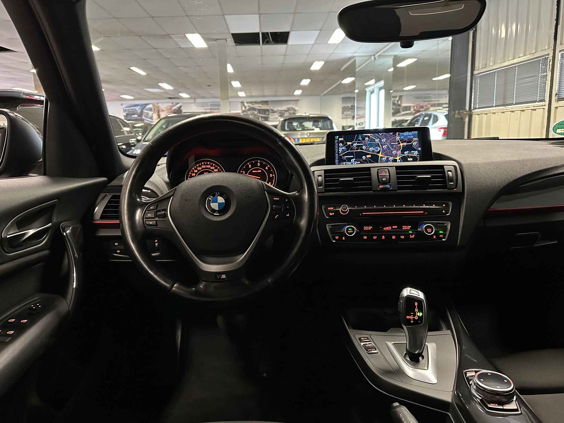 BMW 1-serie 118d High Executive * Automaat / Navigatie / Xenon / NL Auto * - 20/22
