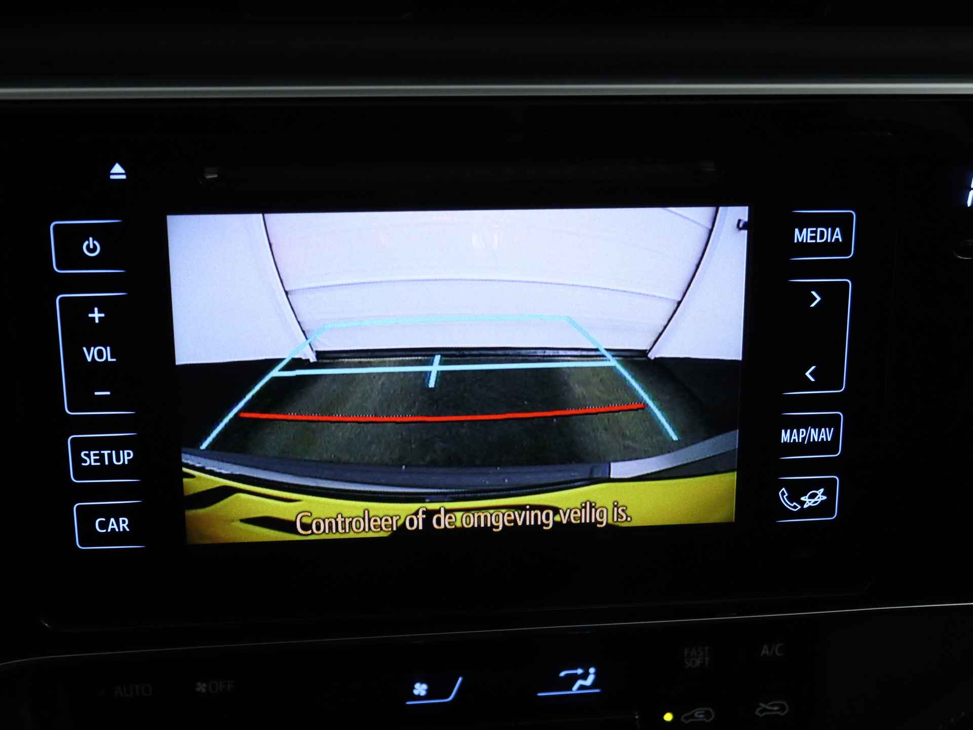 Toyota Auris 1.8 Hybrid Trend | Panoramadak | Navigatie | Camera | - 11/40