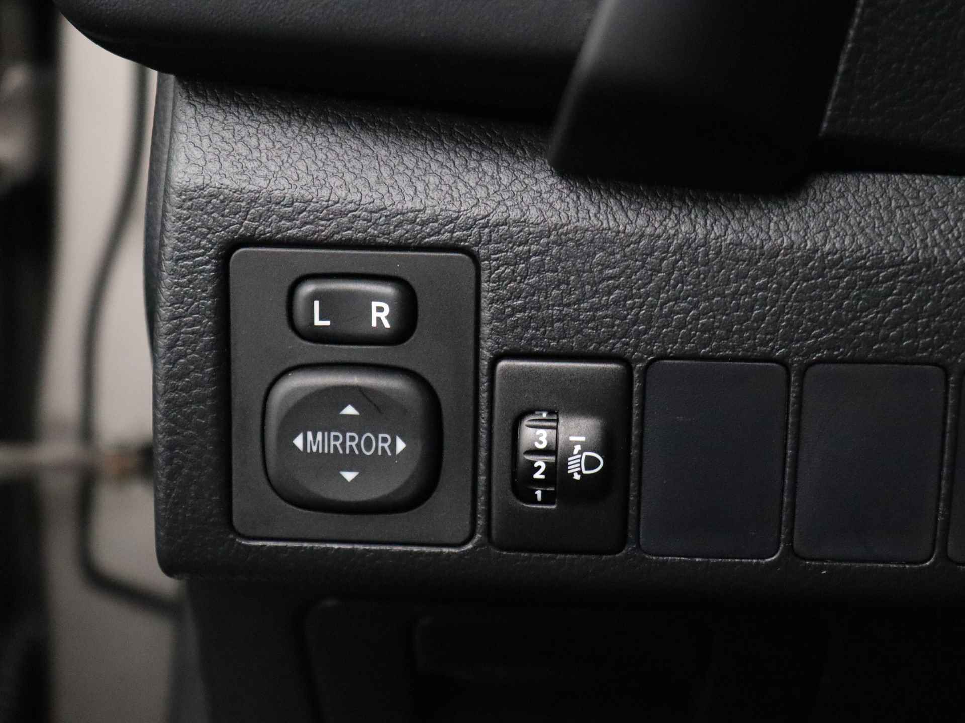 Toyota Auris 1.8 Hybrid Trend | Panoramadak | Navigatie | Camera | - 32/40