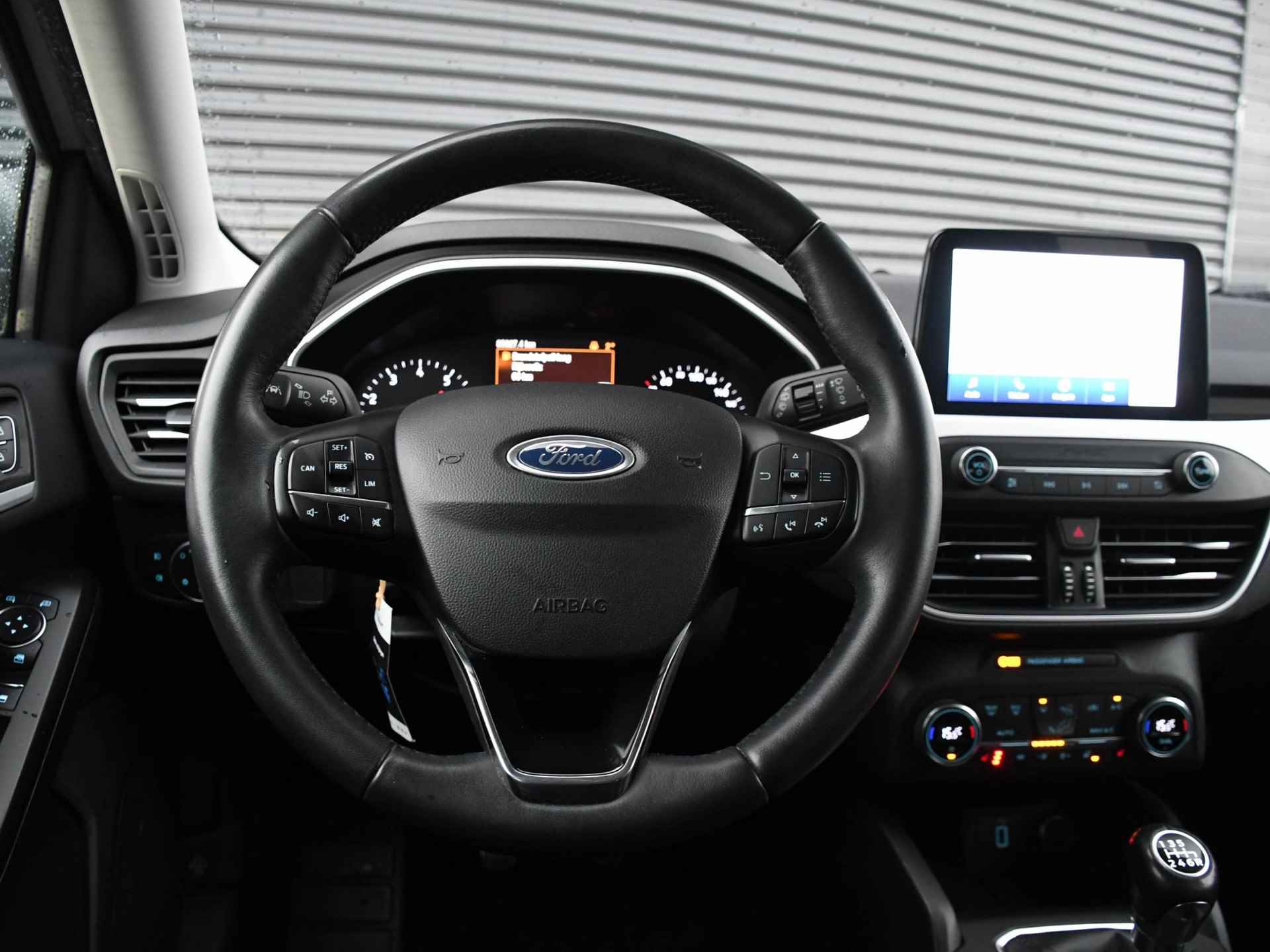 Ford Focus Trend Business 1.0 EcoBoost 125pk NAVI | PDC VOOR + ACHTER | APPLE CARPLAY | DAB | USB | WINTER PACK - 12/31