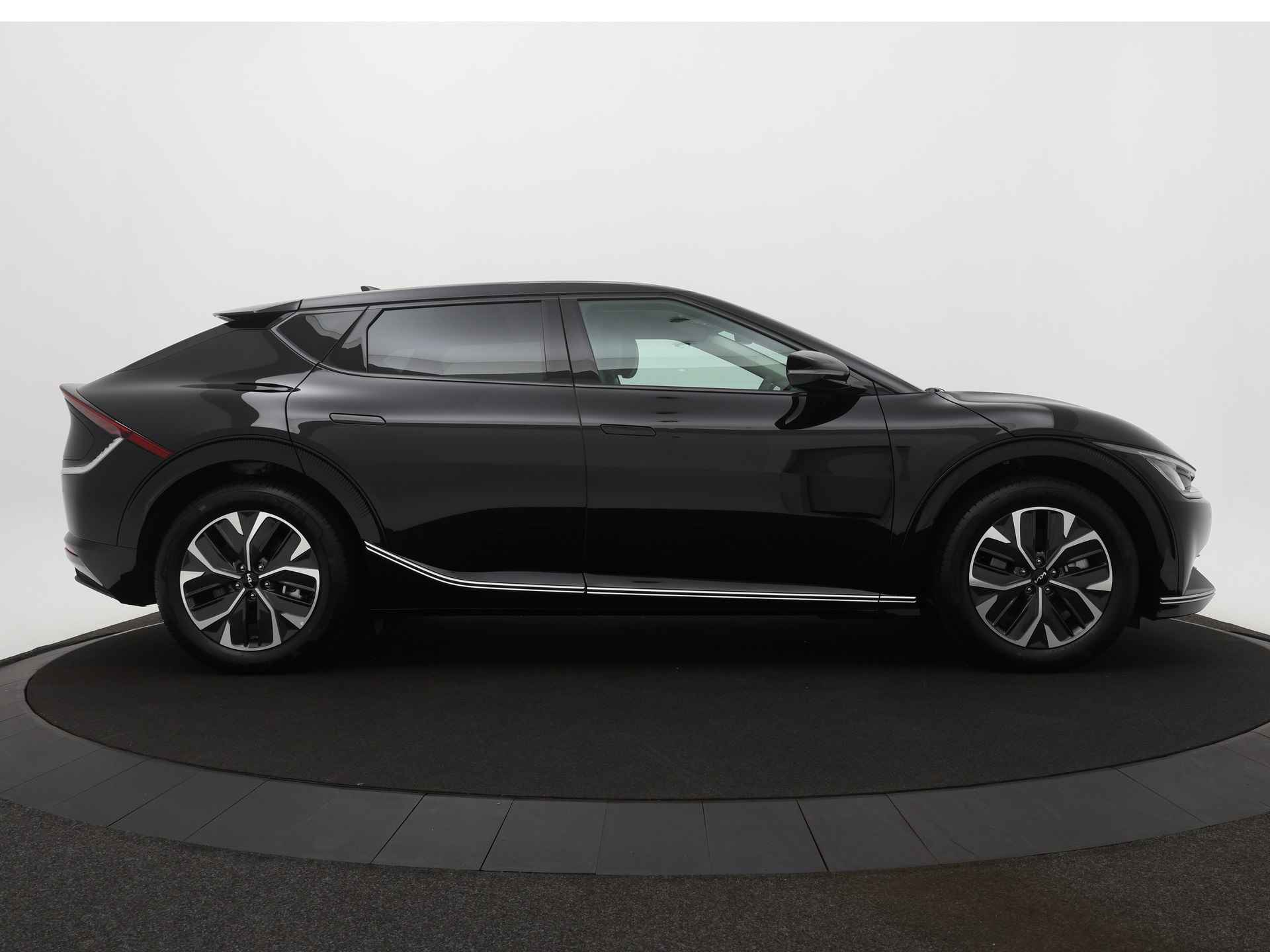 Kia Ev6 Plus 77.4 kWh - Apple CarPlay/Android Auto - Stoelkoeling/verwarming - Stuurverwarming - Meridian Audio - Fabrieksgarantie tot 05-2030 - 10/48