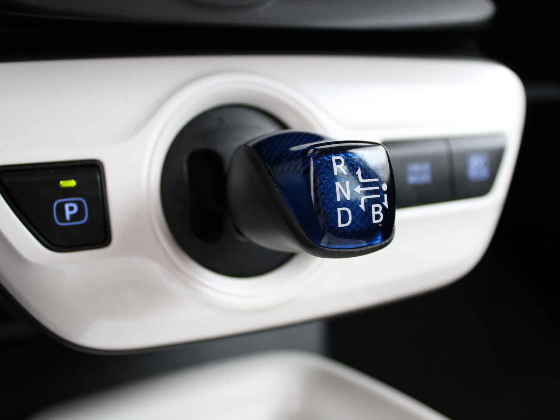 Toyota Prius 1.8 Dynamic | Navigatie | Adaptive Cruise Control | Climate Control | Trekhaak | - 12/49