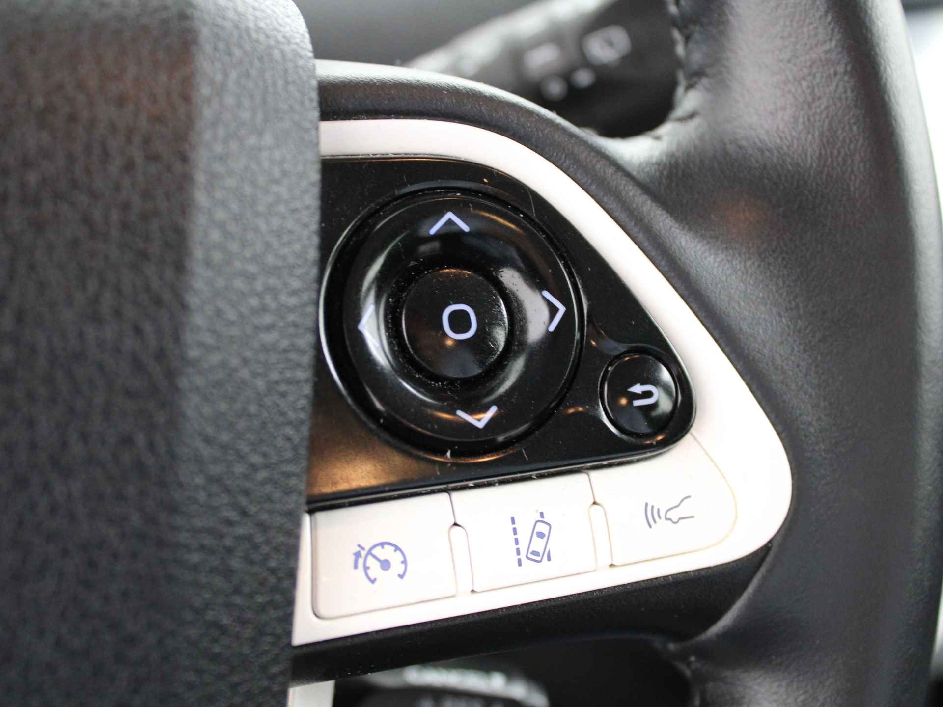 Toyota Prius 1.8 Dynamic | Navigatie | Adaptive Cruise Control | Climate Control | Trekhaak | - 22/49