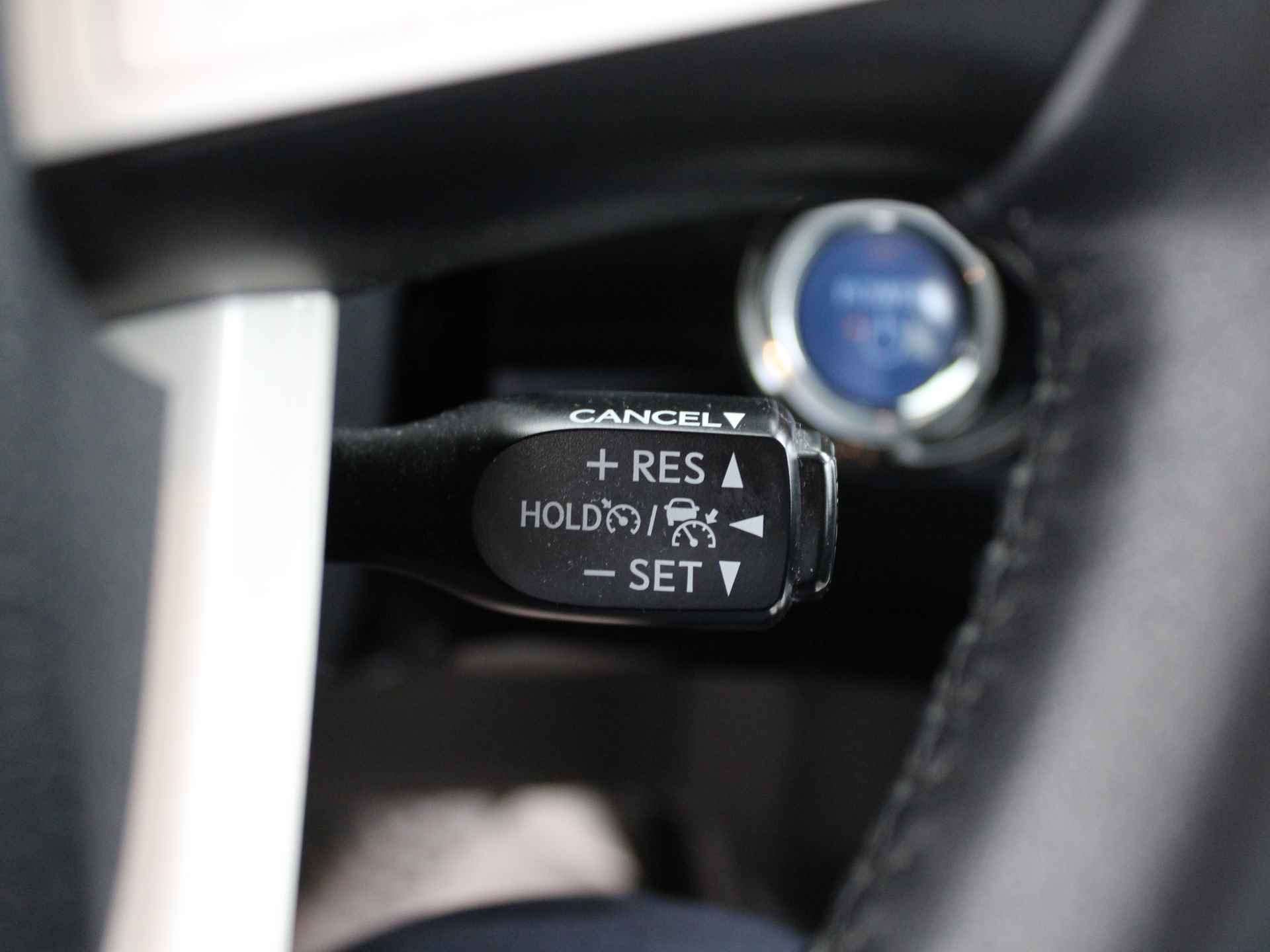 Toyota Prius 1.8 Dynamic | Navigatie | Adaptive Cruise Control | Climate Control | Trekhaak | - 25/49
