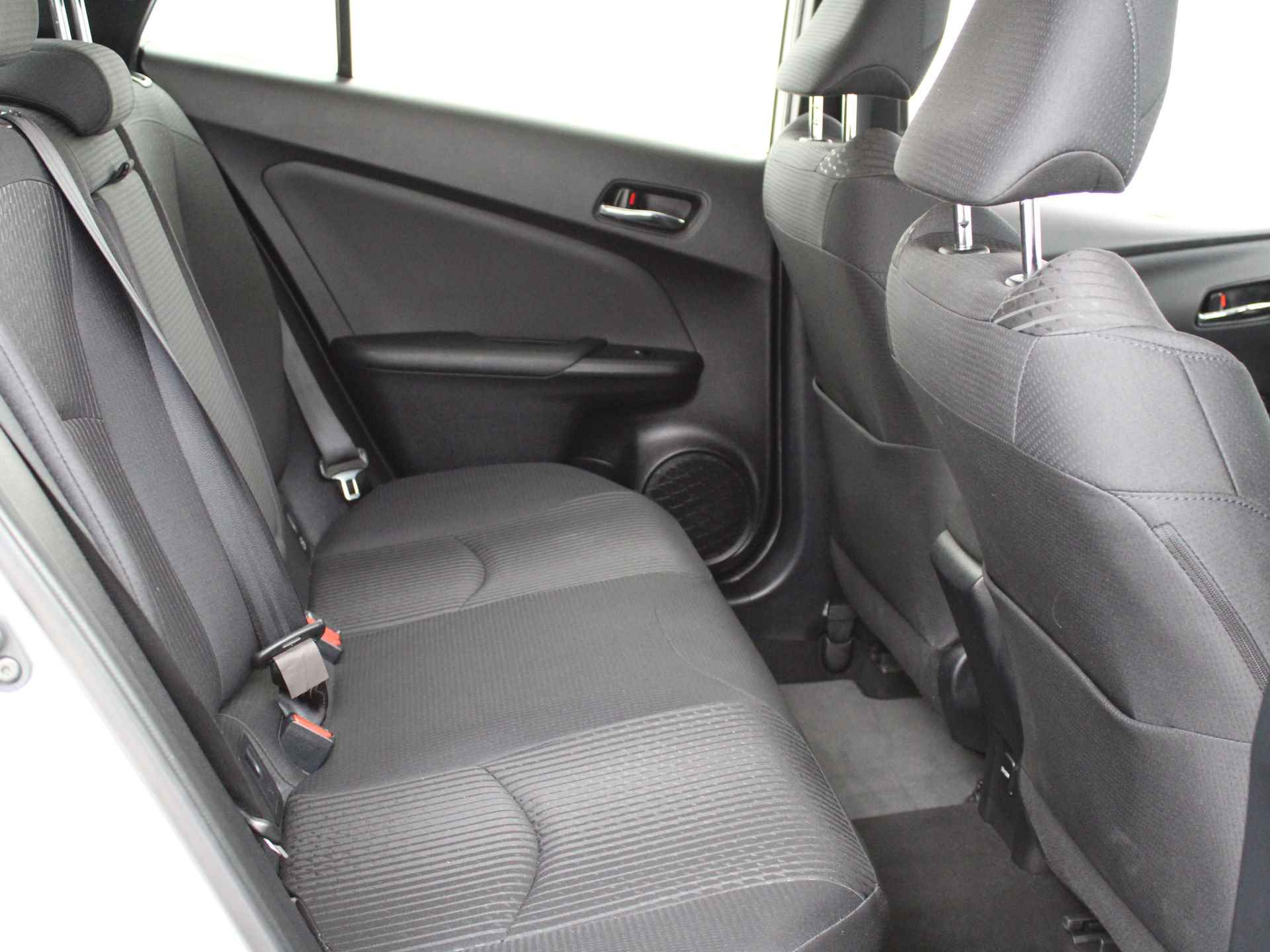 Toyota Prius 1.8 Dynamic | Navigatie | Adaptive Cruise Control | Climate Control | Trekhaak | - 32/49