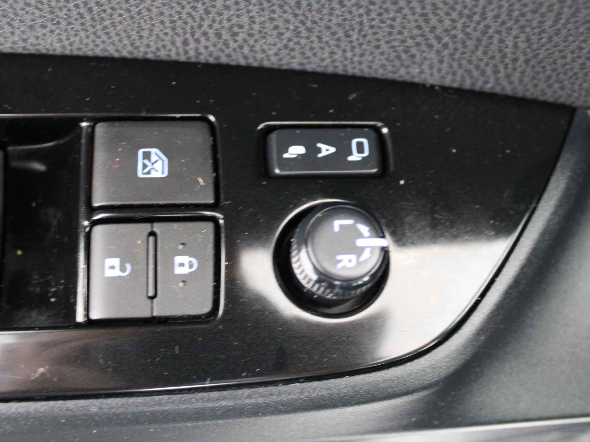 Toyota Prius 1.8 Dynamic | Navigatie | Adaptive Cruise Control | Climate Control | Trekhaak | - 37/49