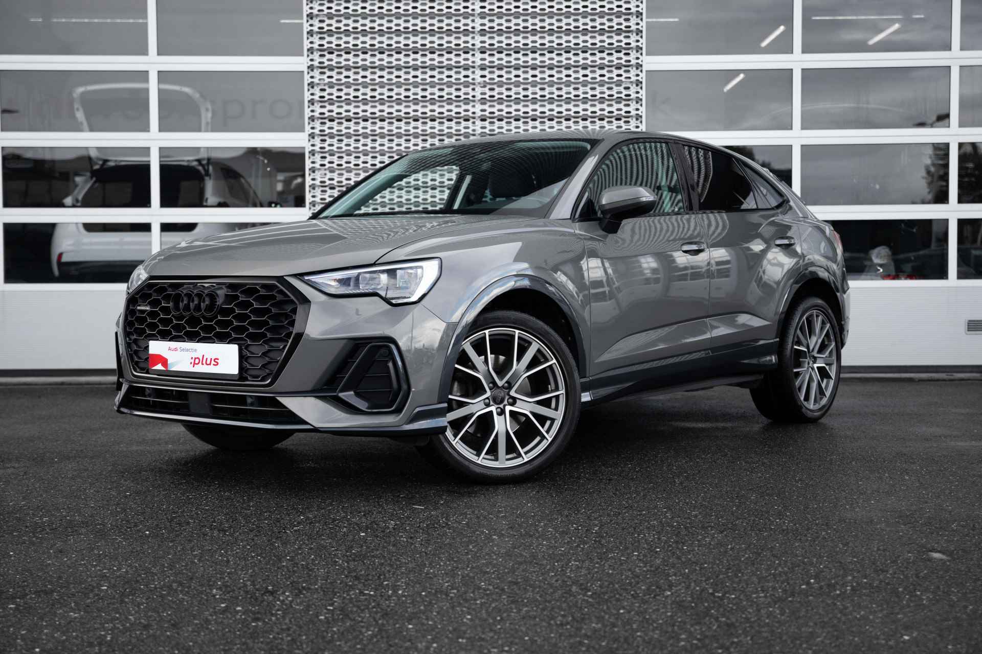 Audi Q3 Sportback 45 TFSI quattro edition one | Adaptive cruise | Dodehoeksensor | Stoelen elektrisch | Keyless | Trekhaak - 1/58