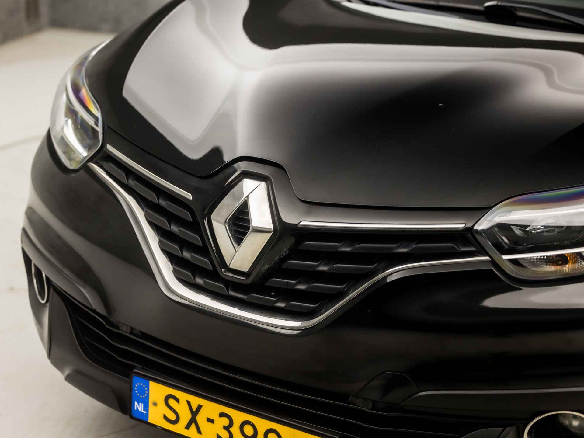 Renault Kadjar 1.2 TCe Limited Sport (APPLE CARPLAY, NAVIGATIE, CLIMATE, GETINT GLAS, DIGITAL COCKPIT, SPORTSTOELEN, KEYLESS, CRUISE, XENON, NIEUWSTAAT) - 26/30