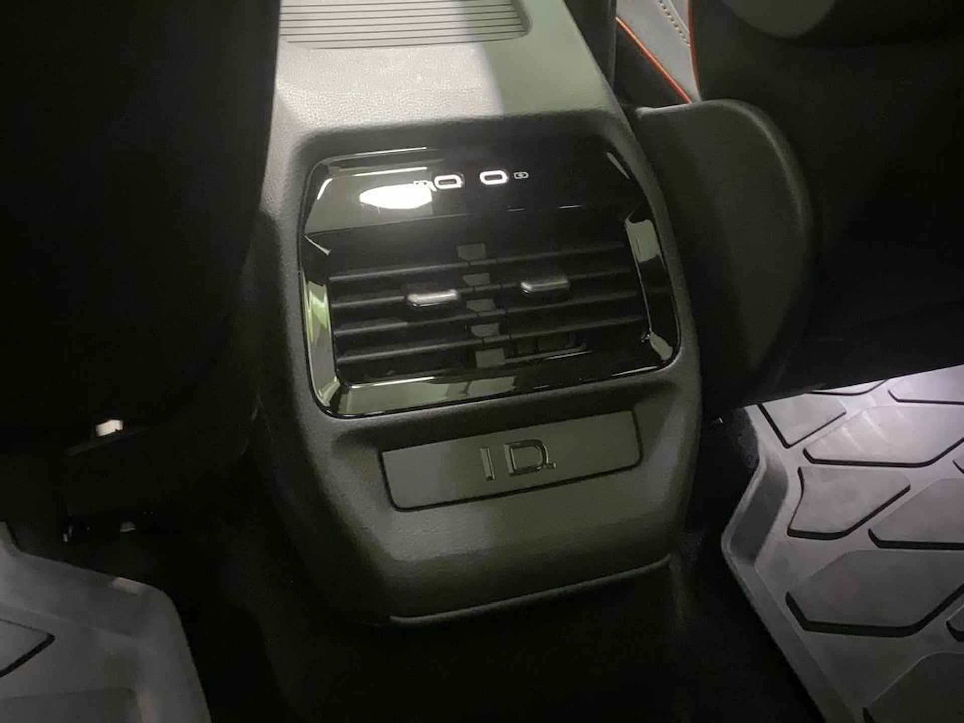 Volkswagen ID.5 GTX 77 kWh 300pk / Elektrisch bedienbare achterklep met sensorsturing / Sportstoelen / Achteruitrijcamera - 21/40