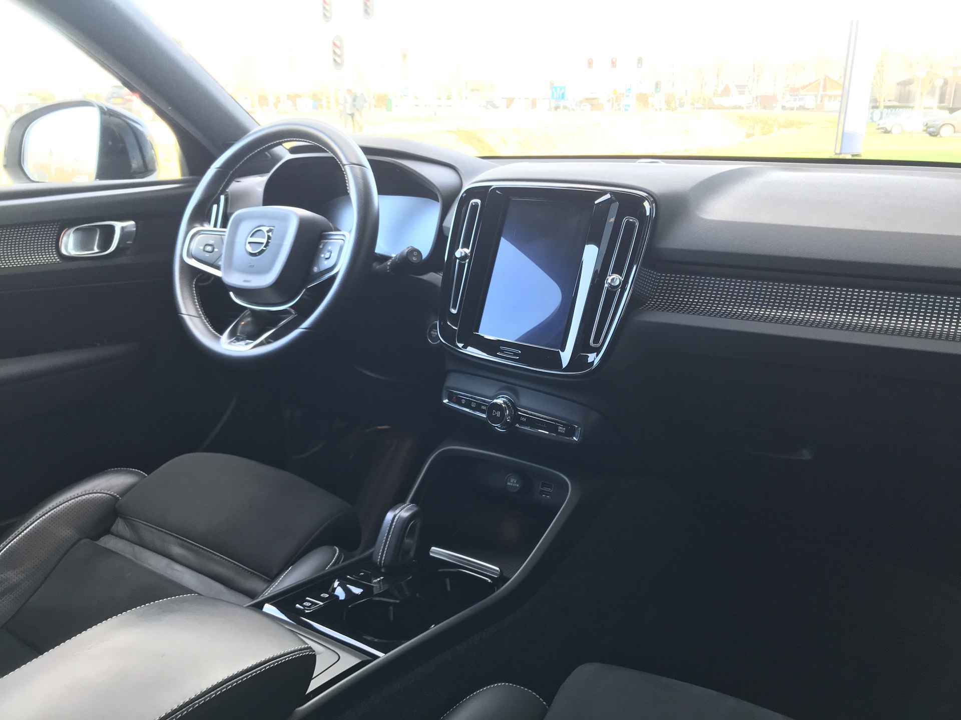 Volvo XC40 1.5 T3 R-Design Automaat | Rijklaar incl 12 mnd Bovag | Trekhaak Keyless Camera Carplay - 11/36