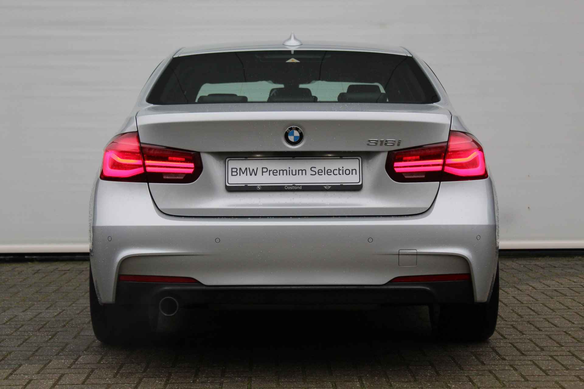 BMW 3 Serie 318i Executive M Sport Automaat / Sportstoelen / LED / Navigatie Professional / M Sportonderstel / Stoelverwarming / Leder - 6/31