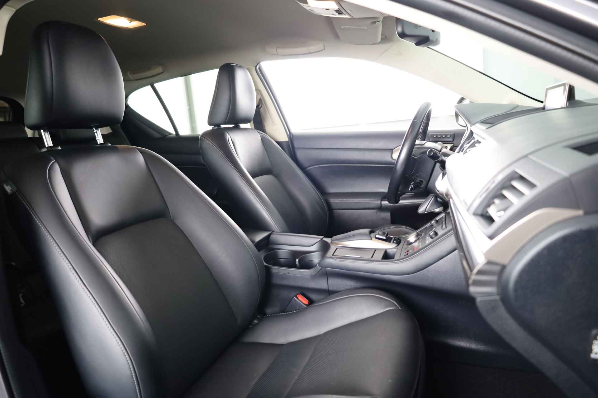 Lexus CT 200h Luxury Line | Verwarmde voorstoelen | - 32/44