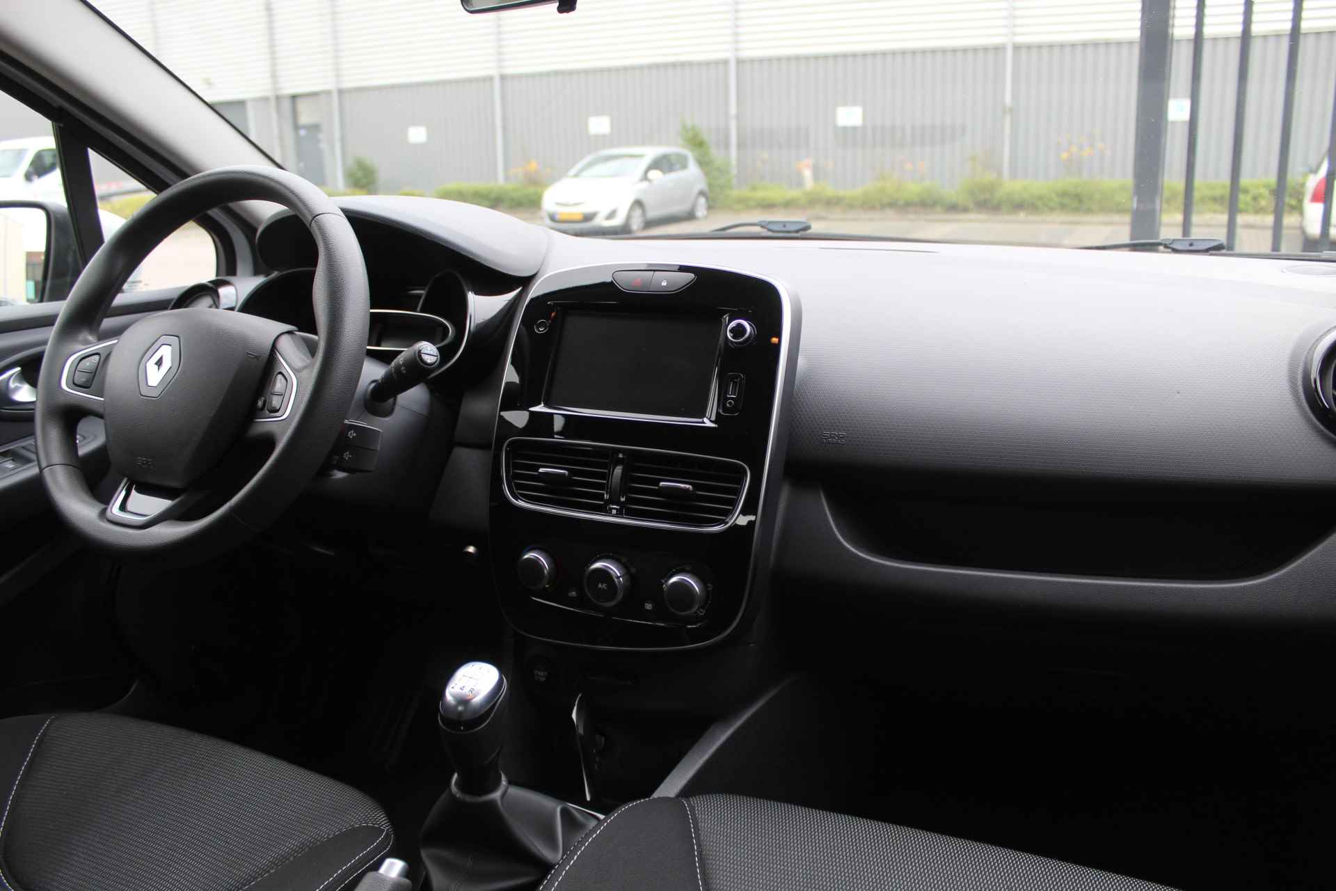 Renault Clio Estate 0.9 TCe Zen Orig. NL auto/Airco/Navigatie/Bluetooth/Cruise Control/Ramen & Spiegels elektrisch - 2/23