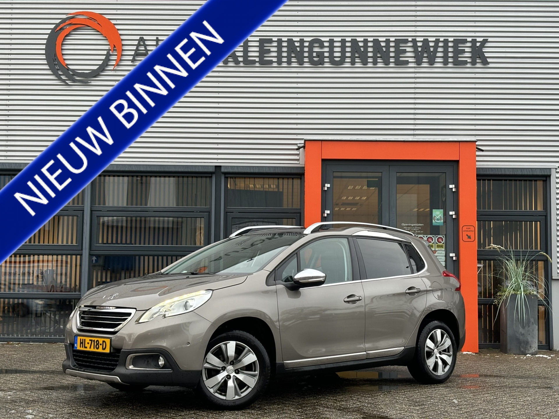 Peugeot 2008 1.2 PureTech Allure Automaat / Panoramadak / Airco / Navi / Parkeersensoren v+a / Trekhaak