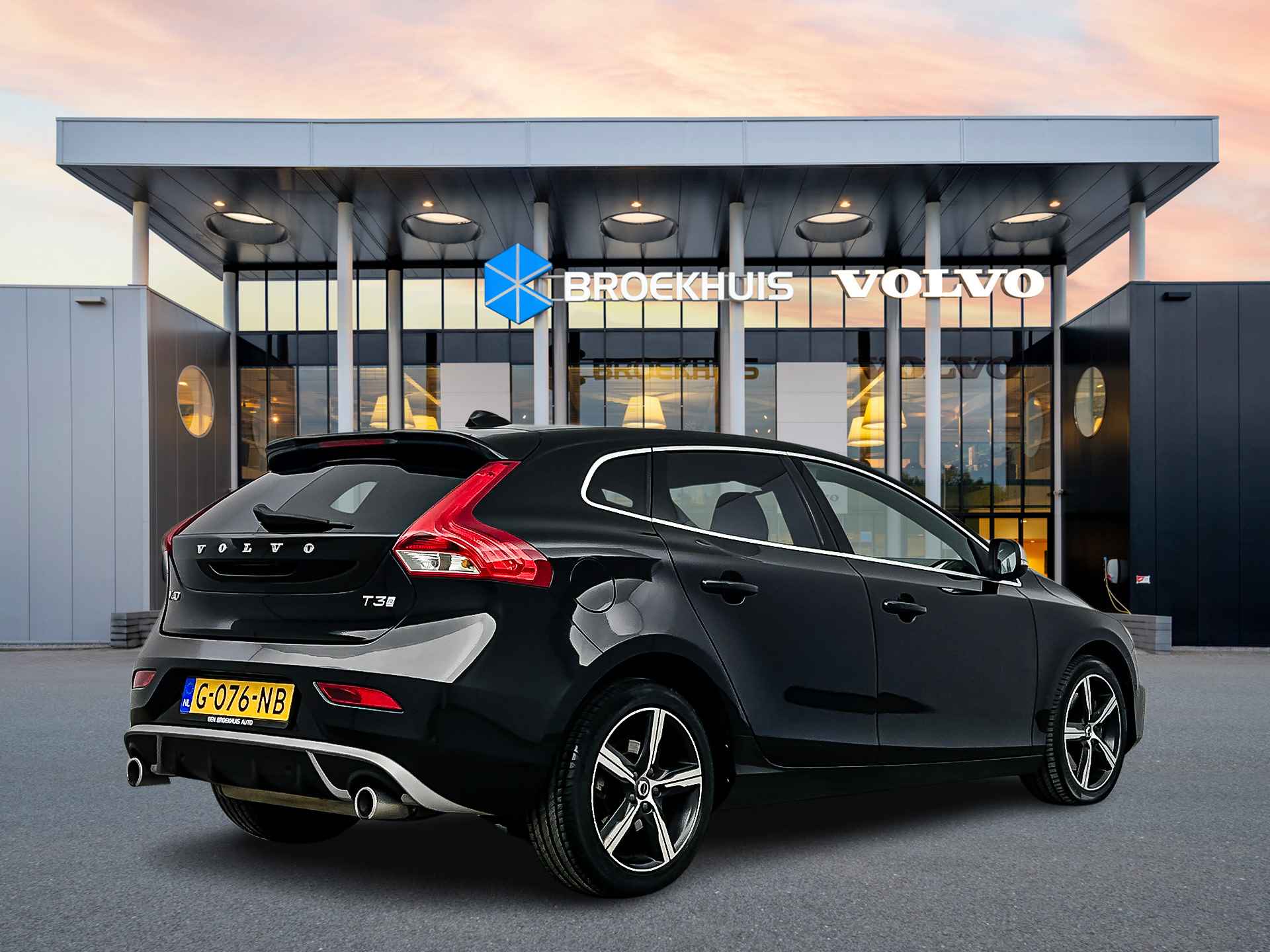 Volvo V40 T3 A/T Polar+ Sport | Leder/Nubuck | Panoramadak | Harman Kardon | Parkeercamera | Park Assist Pilot | Keyless | Verwarmbare sto - 4/29