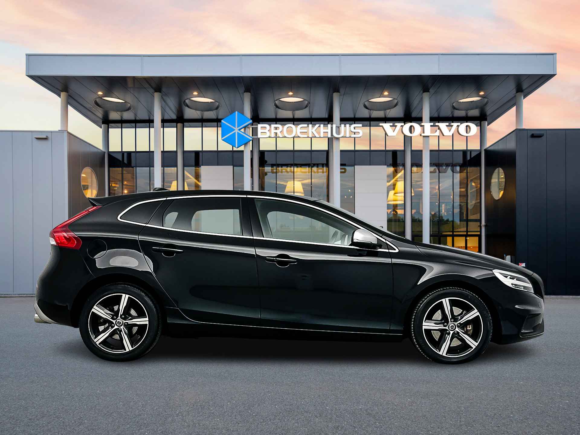 Volvo V40 T3 A/T Polar+ Sport | Leder/Nubuck | Panoramadak | Harman Kardon | Parkeercamera | Park Assist Pilot | Keyless | Verwarmbare sto - 8/29