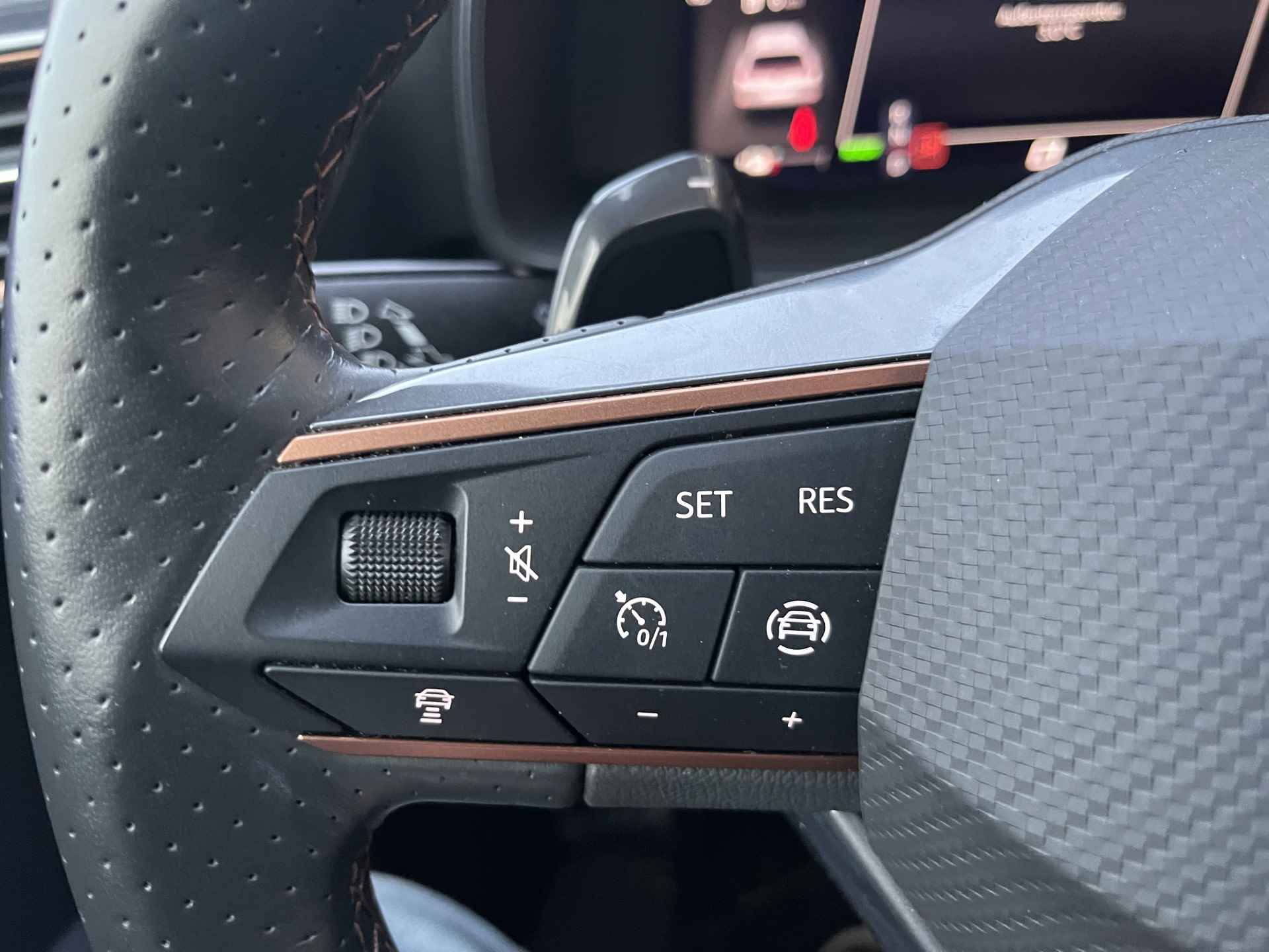 CUPRA Formentor 1.4 e-Hybrid VZ Performance / AUTOMAAT/ 245 PK/ CAMERA/ PARK. SENSOREN/ MATRIX/ DODE HOEK/ DCC/ KEYLESS/ STOEL-STUURVERWARM./ ADAPT. CRUISE/ APP-CONNECT/ NAVI/ CLIMA/ DAB/ - 12/35