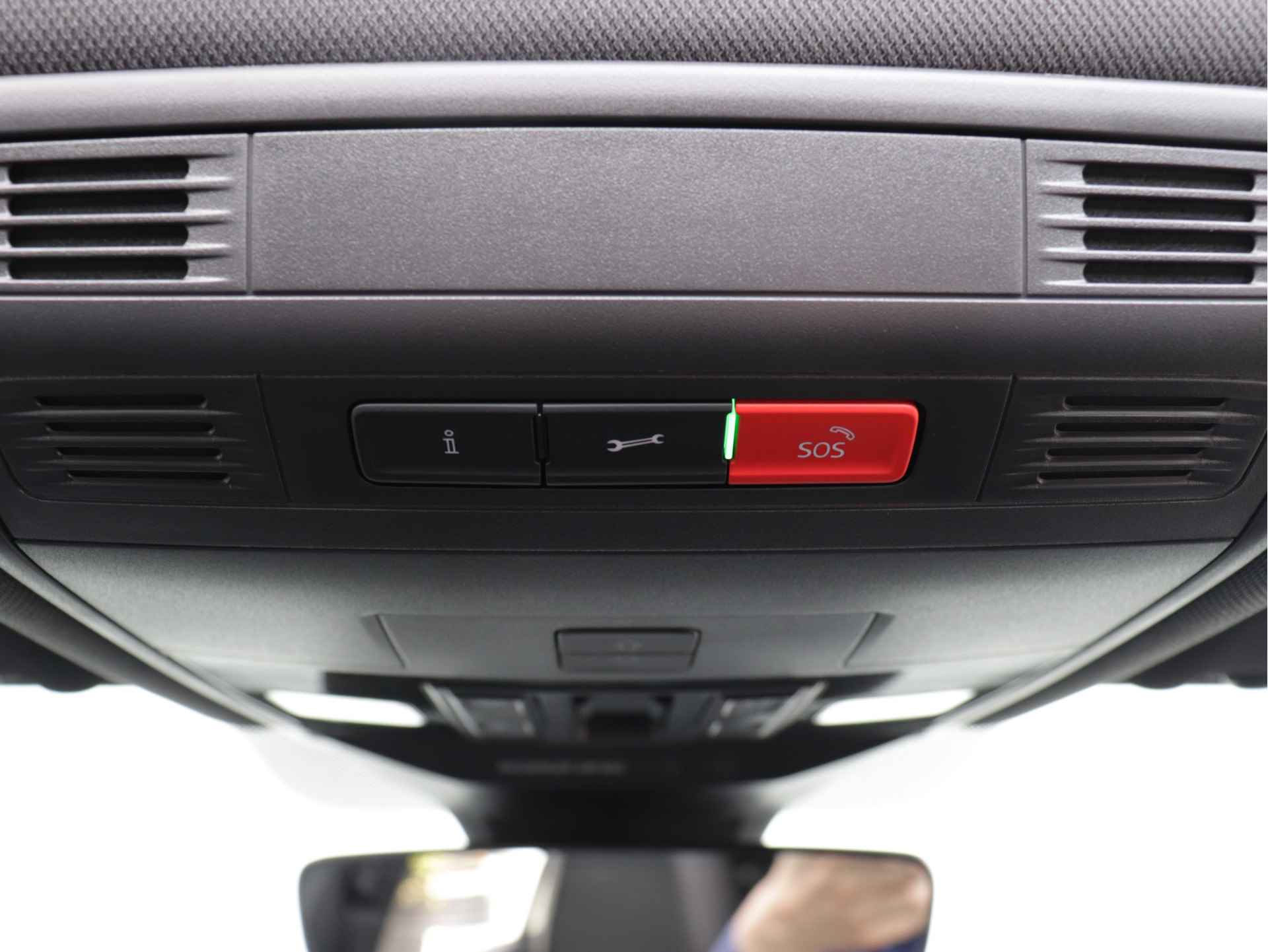 Volkswagen T-Roc 1.5 TSI R-Line 150pk | Navigatie | Panoramadak | LED Plus | Adaptive Cruise | Dodehoekdetectie | Stoelverwarming - 44/50