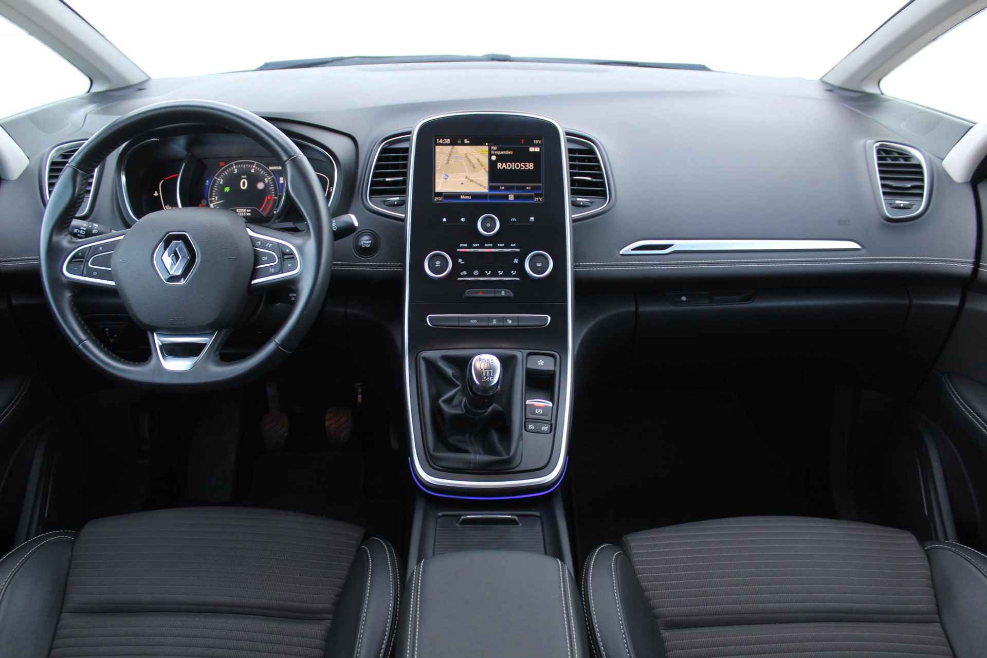 Renault Scénic 1.2 TCe Intens / Navigatie + Apple Carplay/Android Auto / Climate Control / Cruise Control / Achteruitrijcamera / 20" Lichtmetalen Velgen / - 2/44