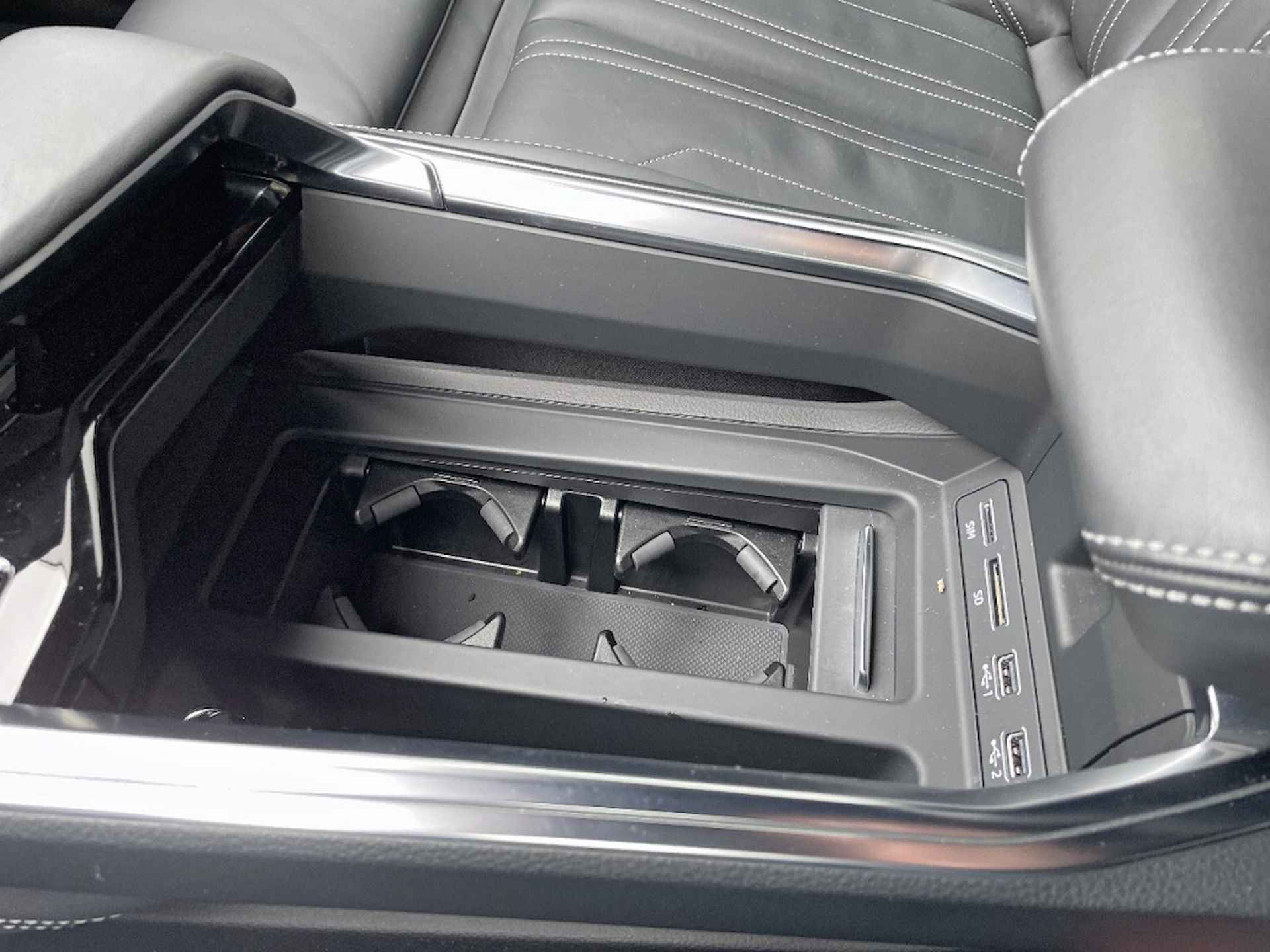 Audi e-tron e-tron 55 PANO 20"LMV MATRIX NAVI €100.000,- NIEUW! - 50/51