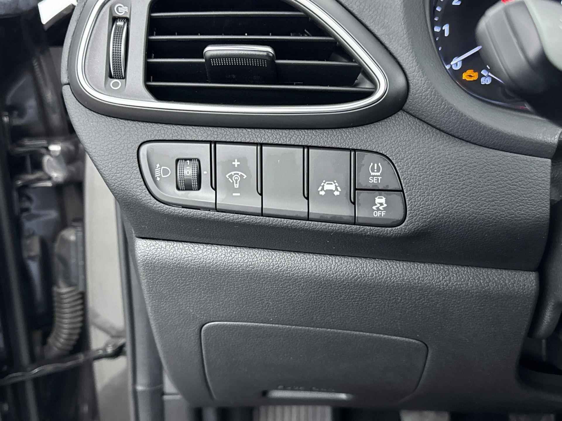 Hyundai i30 Wagon 1.0 T-GDI COMFORT | NAVI | CAMERA | CLIMA | CRUISE | - 30/33
