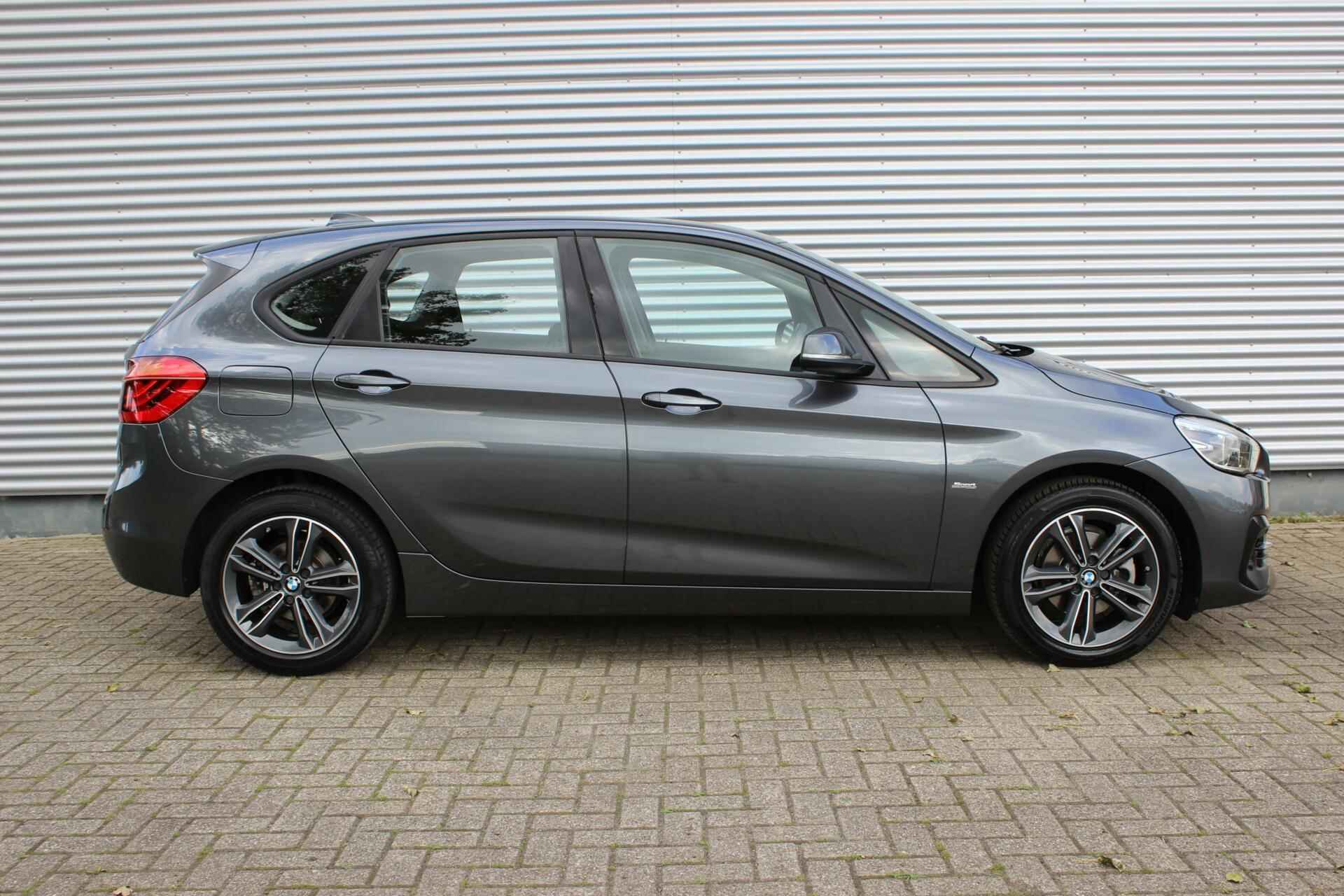 BMW 2-serie Active Tourer 218i Executive Sport Line // Trekhaak afneembaar - Navigatie - Camera - Inclusief 12 maanden garantie - 3/29