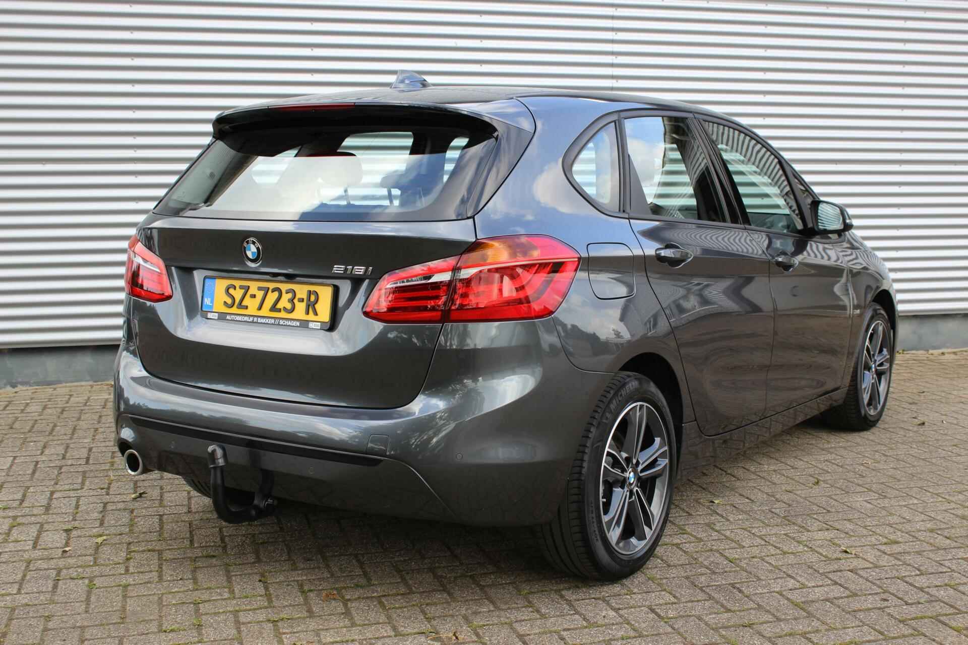 BMW 2-serie Active Tourer 218i Executive Sport Line // Trekhaak afneembaar - Navigatie - Camera - Inclusief 12 maanden garantie - 4/29