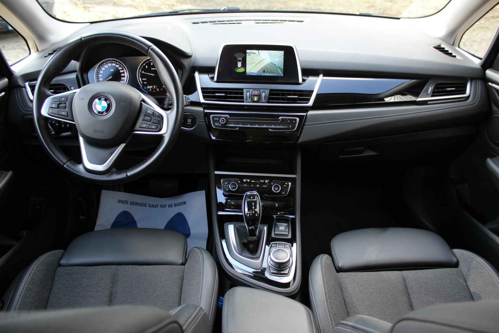 BMW 2-serie Active Tourer 218i Executive Sport Line // Trekhaak afneembaar - Navigatie - Camera - Inclusief 12 maanden garantie - 13/29