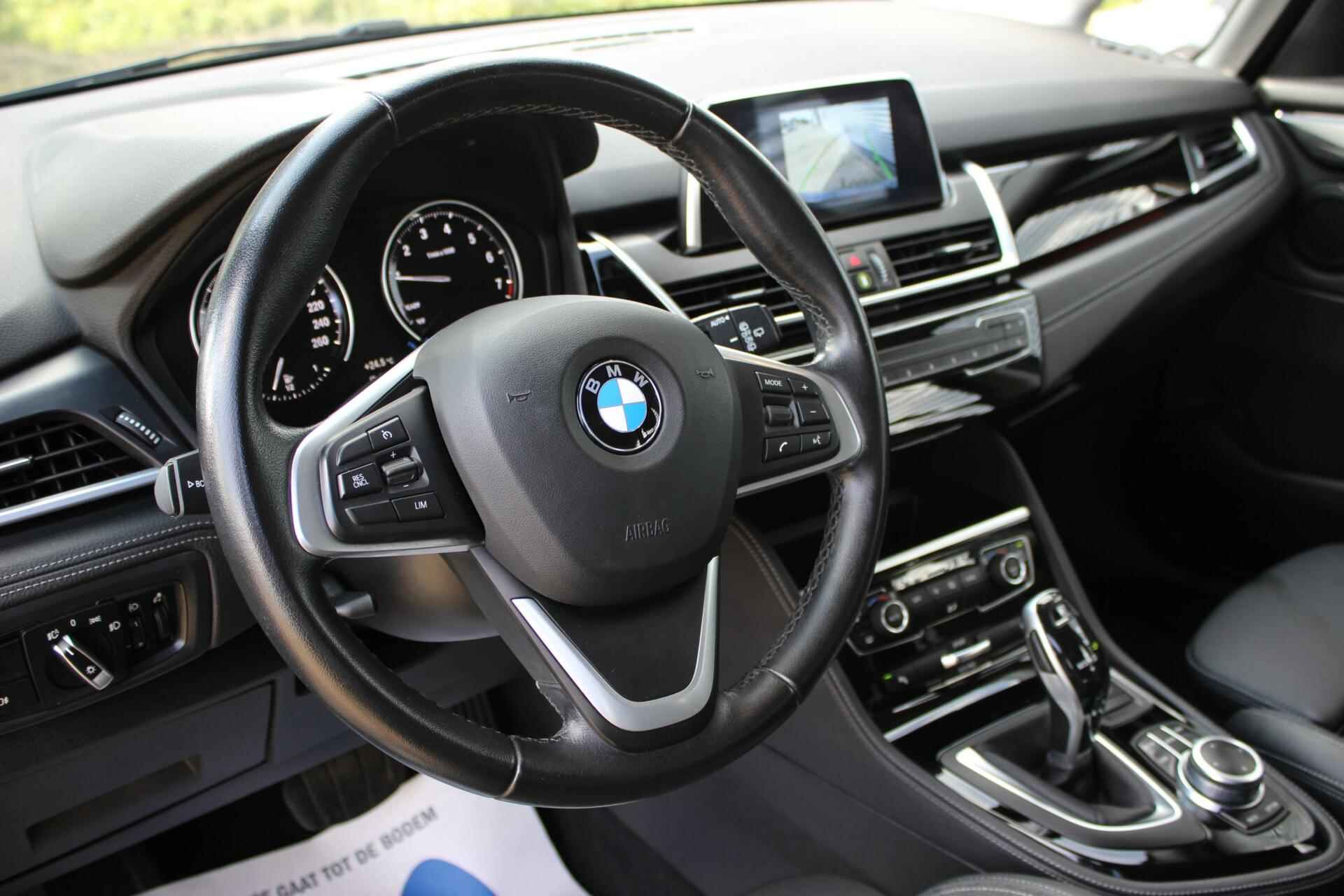 BMW 2-serie Active Tourer 218i Executive Sport Line // Trekhaak afneembaar - Navigatie - Camera - Inclusief 12 maanden garantie - 15/29