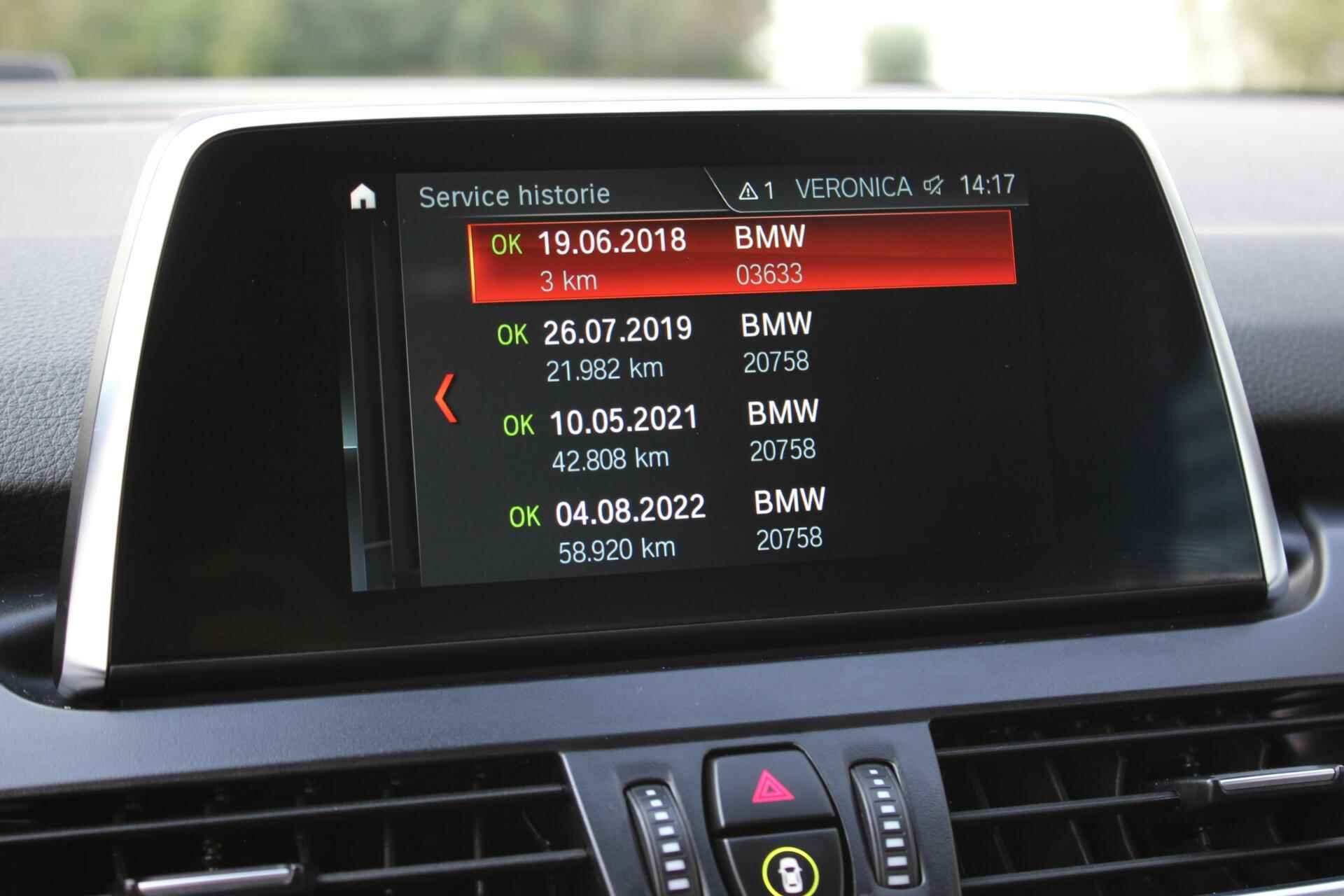 BMW 2-serie Active Tourer 218i Executive Sport Line // Trekhaak afneembaar - Navigatie - Camera - Inclusief 12 maanden garantie - 25/29