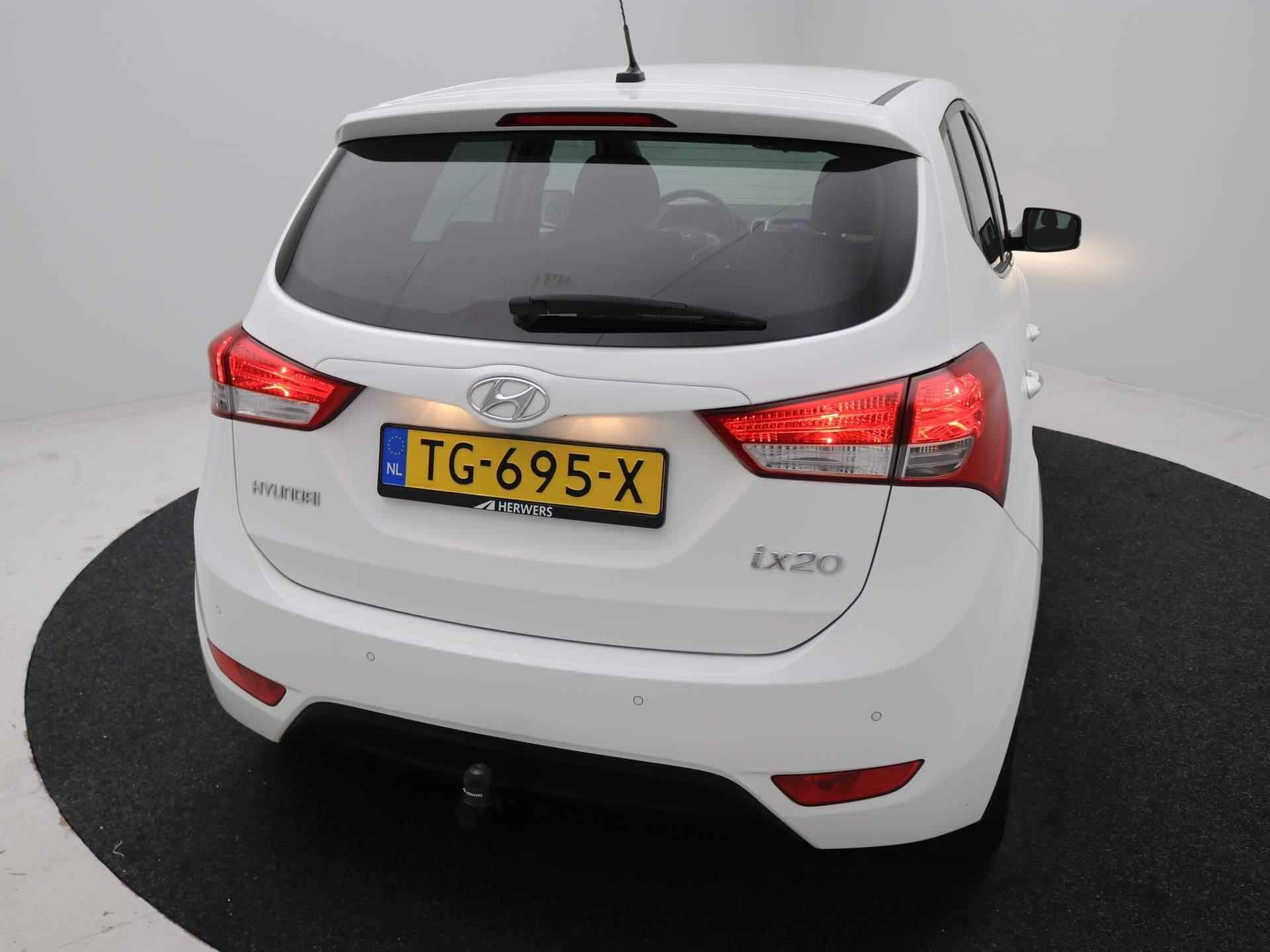 Hyundai ix20 1.4i Go! / Trekhaak / Navigatie / 1ste Eigenaar / Airco / LMV / Historie aanwezig / Parkeersensoren achter / Acteruitrijcamera / - 54/56