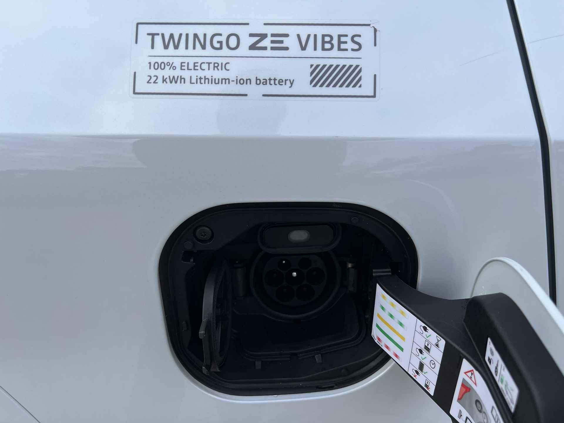 Renault Twingo Z.E. R80 Série Limitée Vibes / Dealer onderhouden / Koopaccu SoH 96.19 % / Stoelverwarming / Navigatie / Apple Carplay Anroid / 16"LM wielen / Winterwielenset / - 40/51