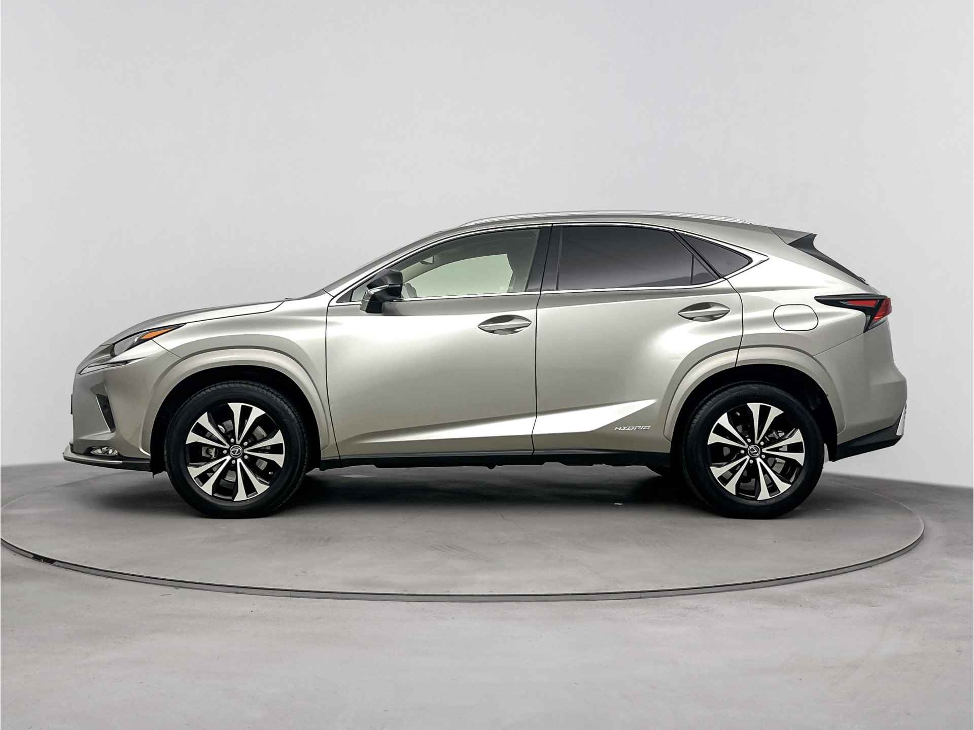 Lexus NX 300h AWD Ultimate Edition Limited | Navigatie | Stuur-/Stoelverwarming | Dodehoek Detectie | - 4/41