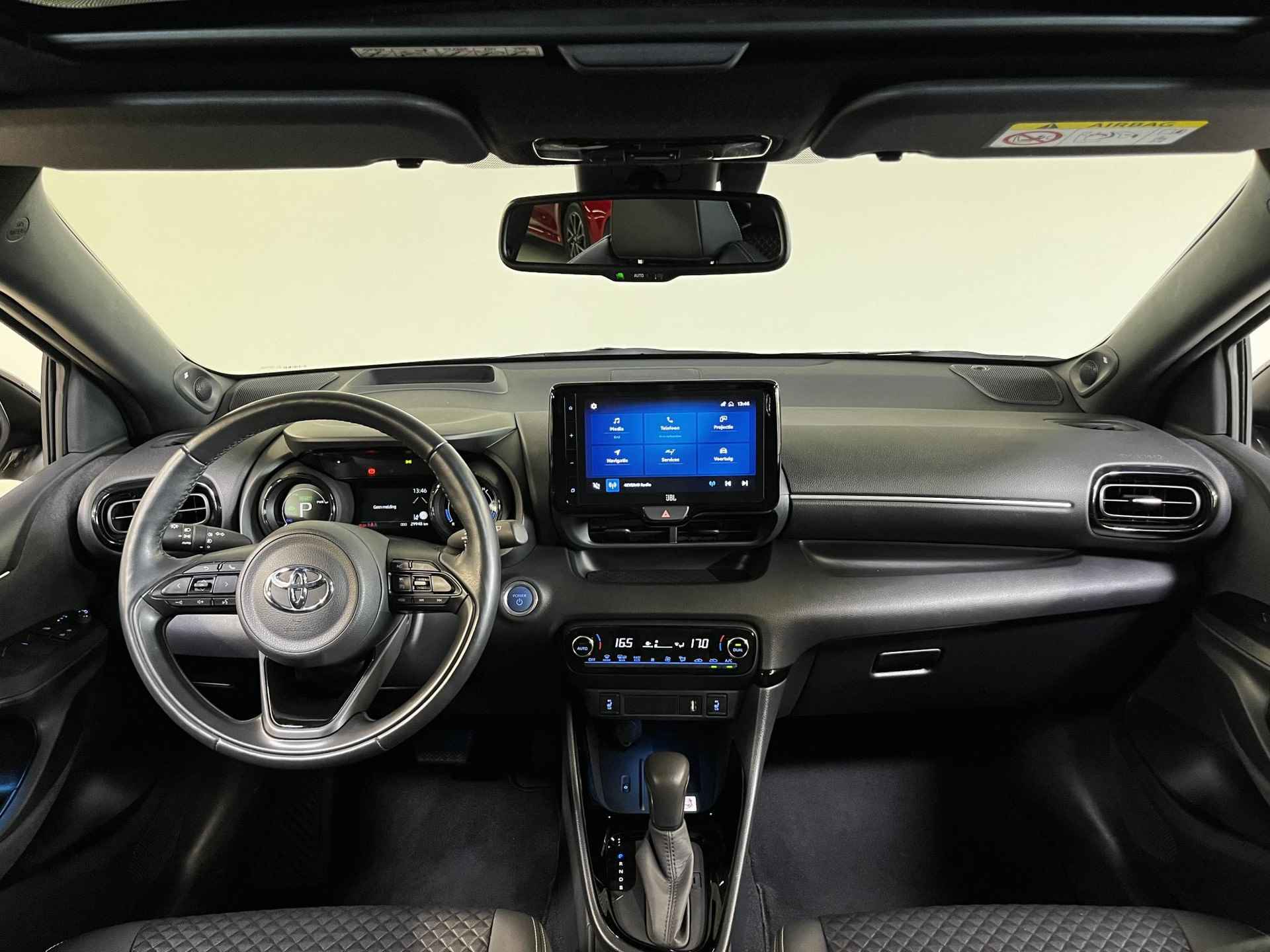Toyota Yaris 1.5 Hybrid Executive Premium - 17/38