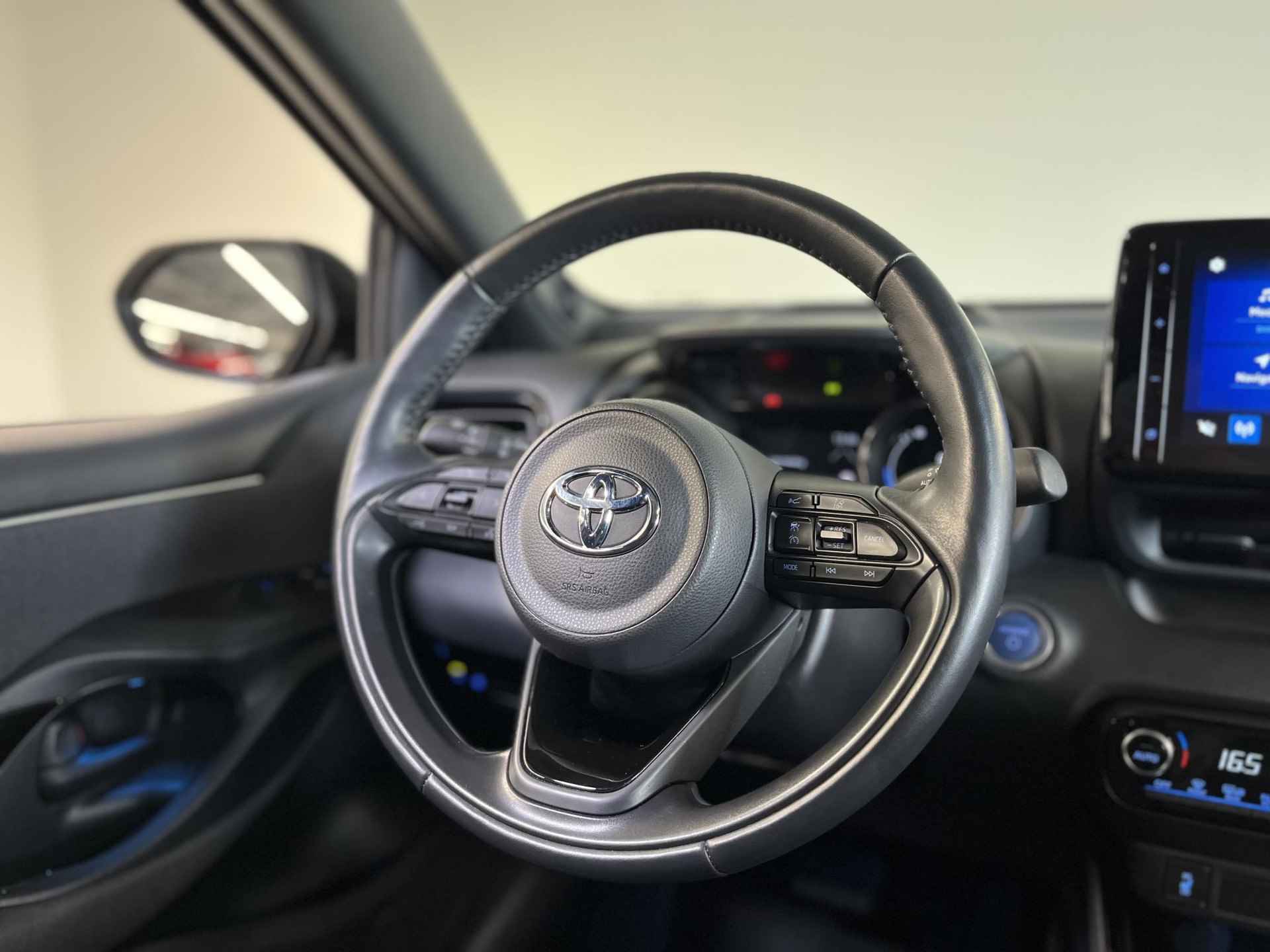Toyota Yaris 1.5 Hybrid Executive Premium - 22/38