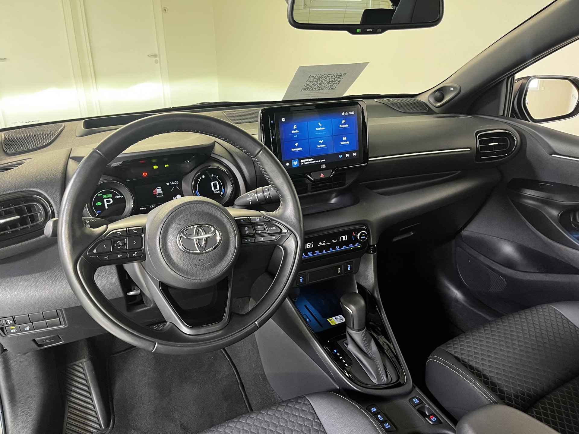 Toyota Yaris 1.5 Hybrid Executive Premium - 31/38