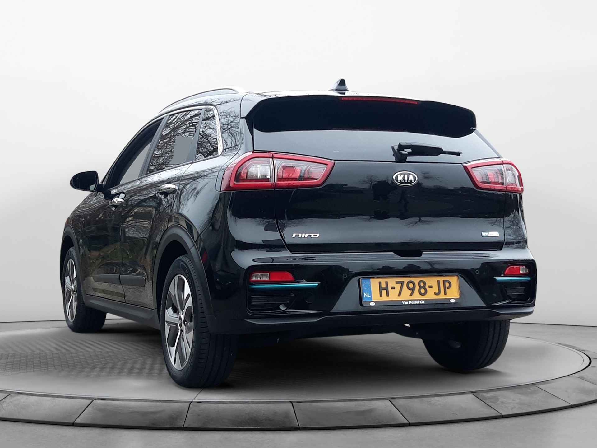 Kia e-Niro ExecutiveLine 64 kWh (204 PK 1e-Eig, Keurig-Onderh, 12-Mnd-BOVAG, NL-Auto, Leer, Navigatie/Apple-Carplay/Android-Auto, Adaptive-Cruisecontrol, Keyless-Entry/Start, Parkeersensoren-V+A, Achteruitrijcamera, DAB, Premium-Audio, Stoelverwarming-V+A, Stoelventilatie, Stuurverwarming, Lm-Velgen-17Inch, Privacy-Glas - 16/37