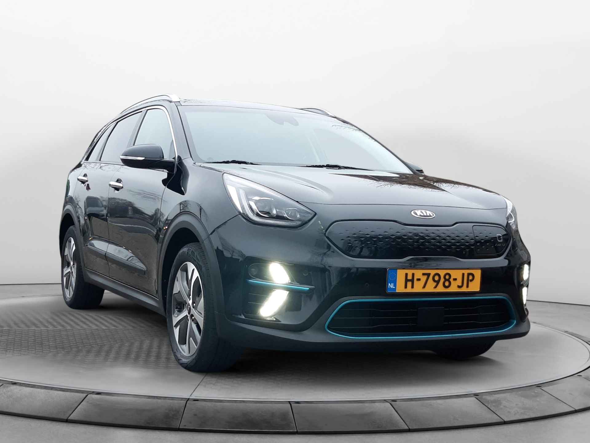 Kia e-Niro ExecutiveLine 64 kWh (204 PK 1e-Eig, Keurig-Onderh, 12-Mnd-BOVAG, NL-Auto, Leer, Navigatie/Apple-Carplay/Android-Auto, Adaptive-Cruisecontrol, Keyless-Entry/Start, Parkeersensoren-V+A, Achteruitrijcamera, DAB, Premium-Audio, Stoelverwarming-V+A, Stoelventilatie, Stuurverwarming, Lm-Velgen-17Inch, Privacy-Glas - 18/37